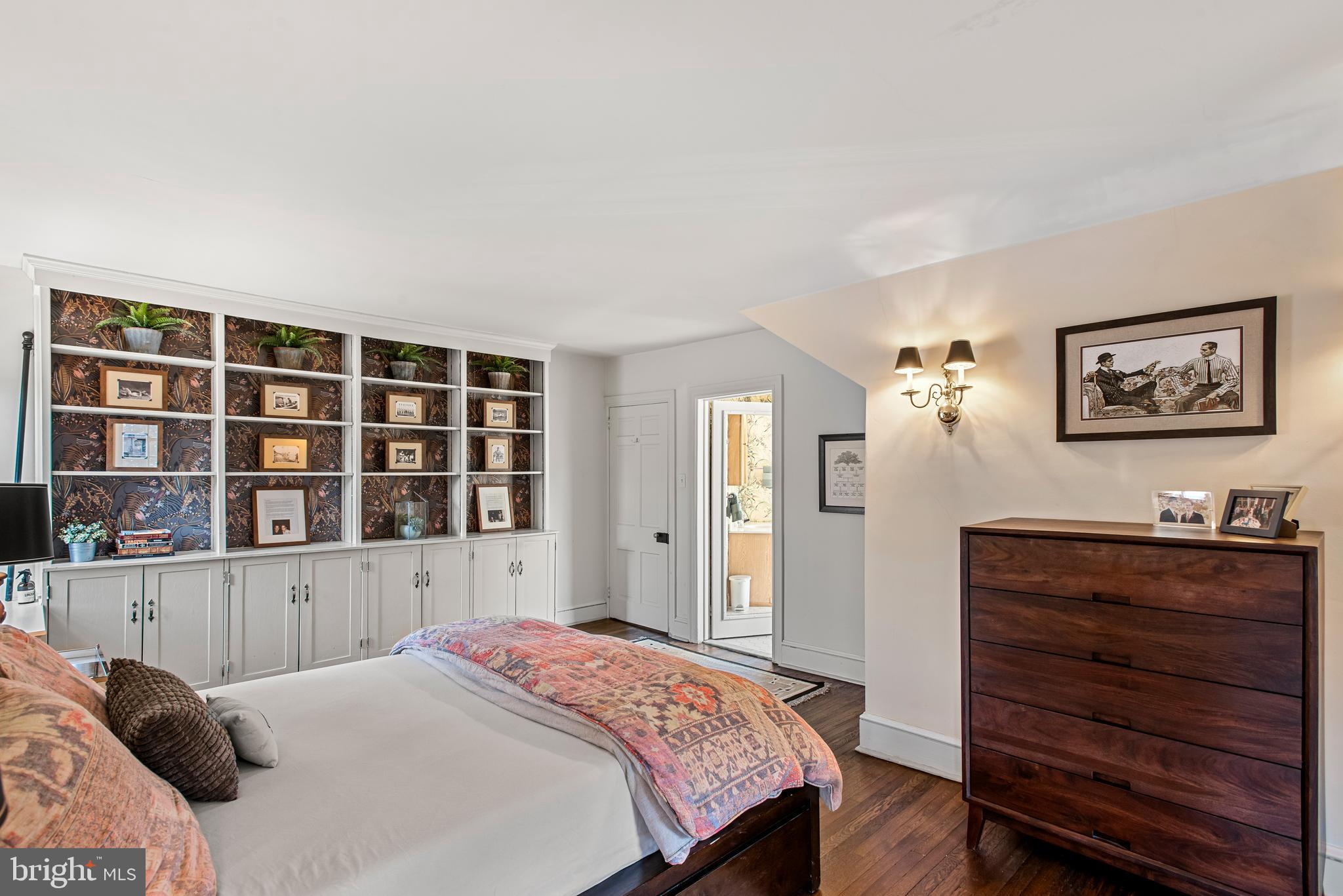 CHESTNUT HILL - Residential