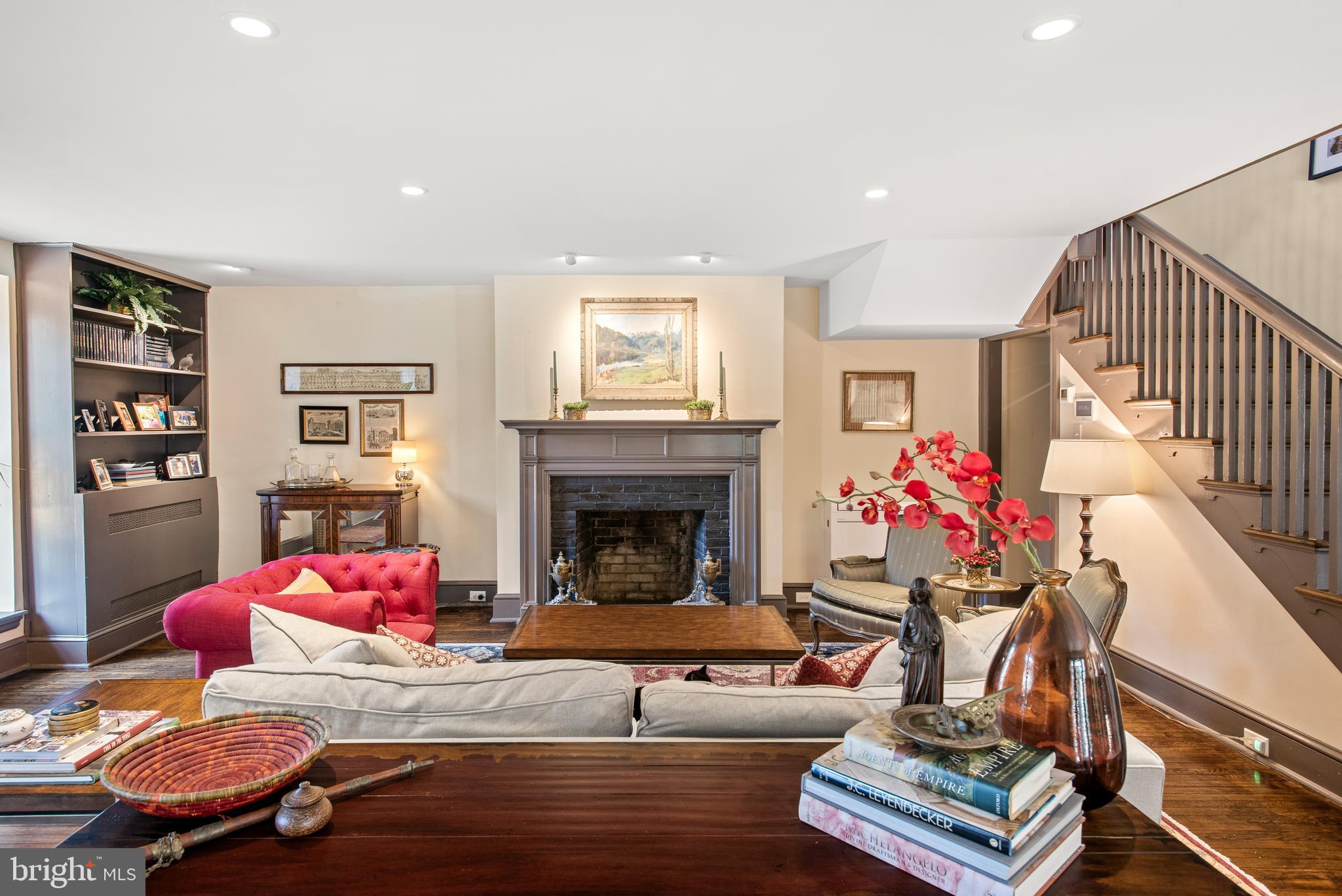 CHESTNUT HILL - Residential