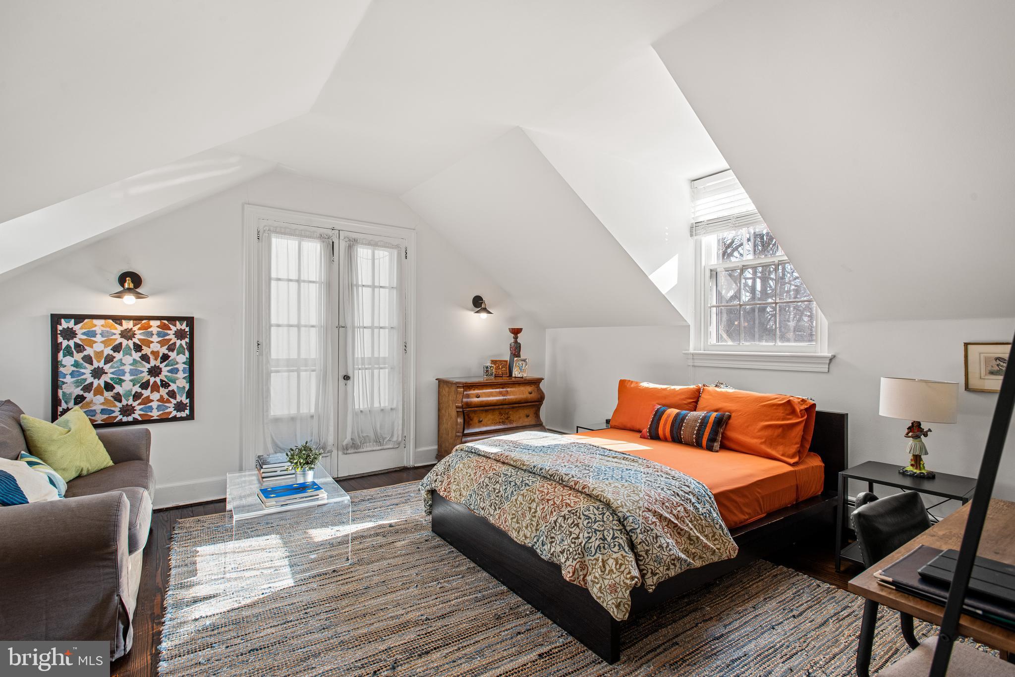 CHESTNUT HILL - Residential