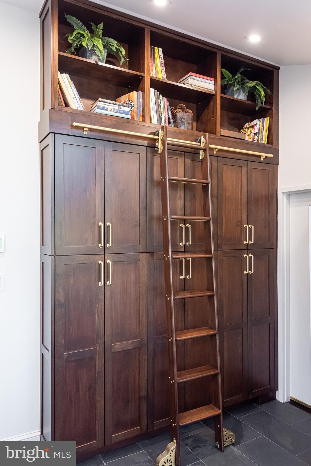 CHESTNUT HILL - Residential