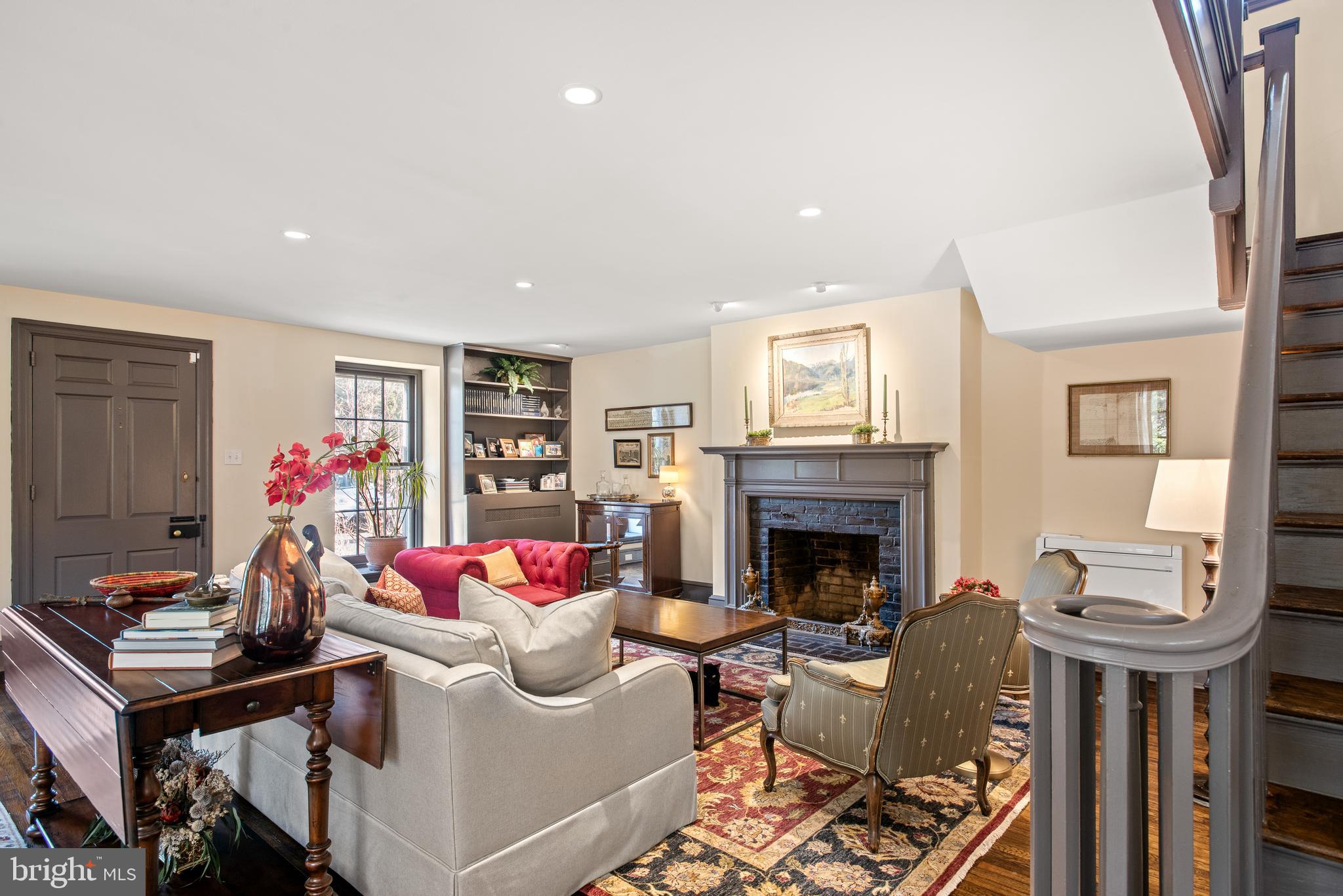CHESTNUT HILL - Residential