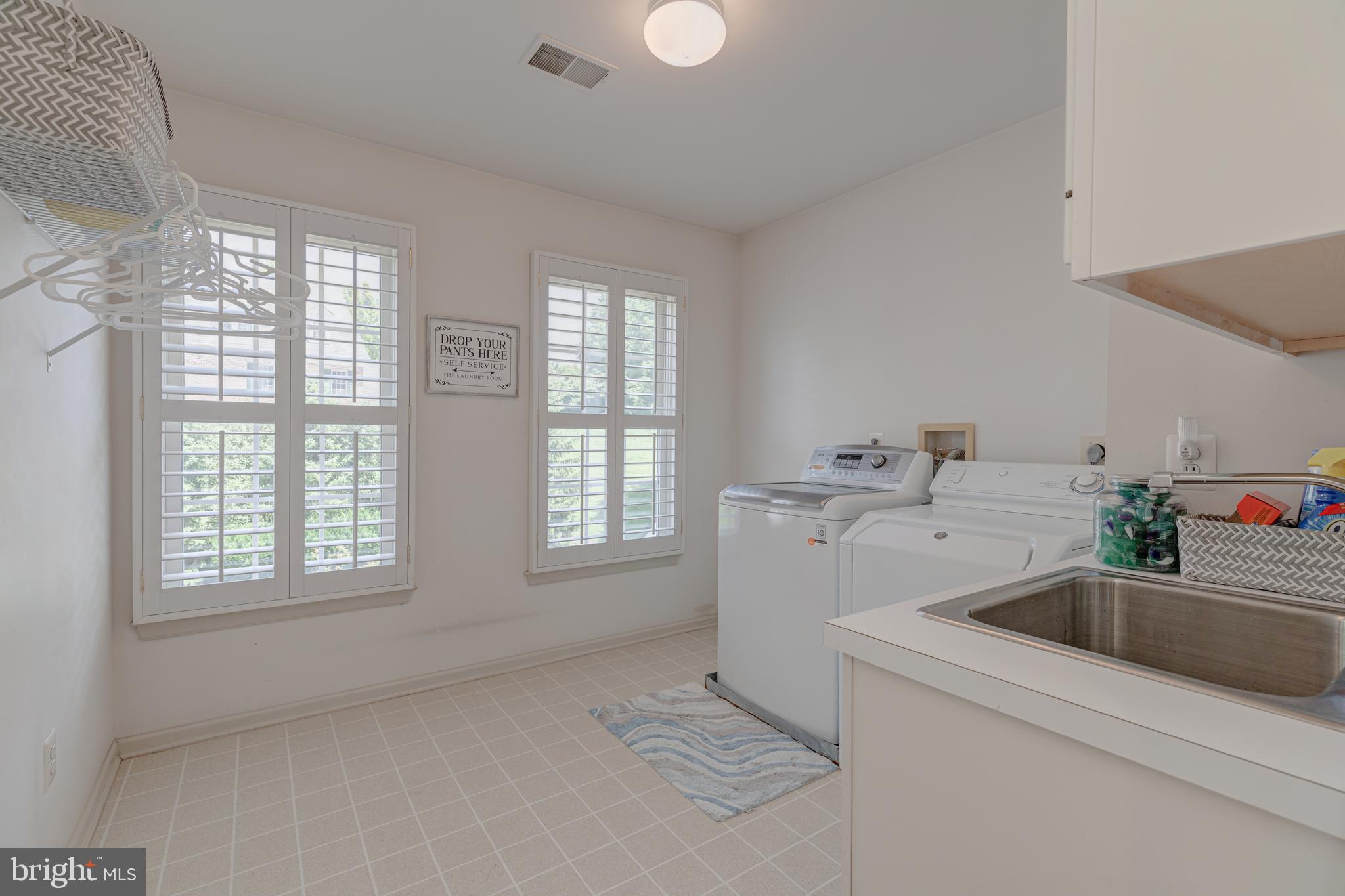 AYRLAWN - Residential