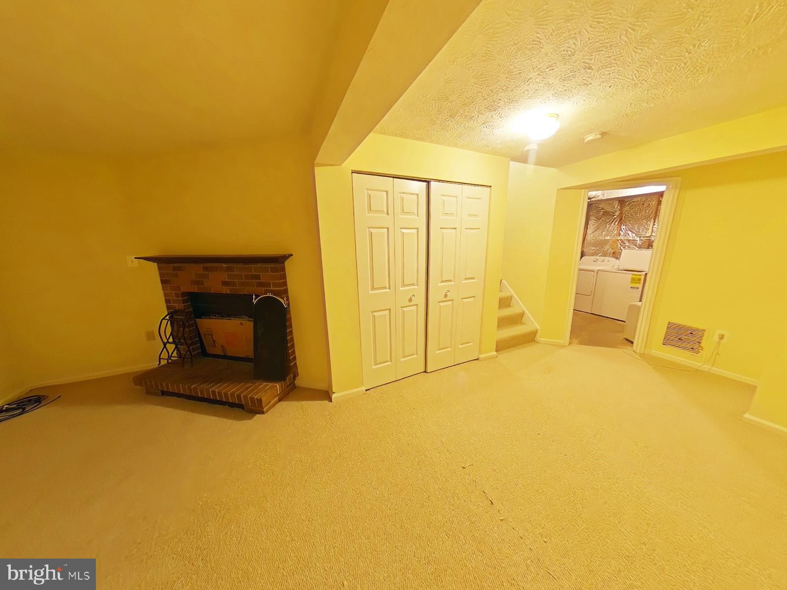 GUNNERS LAKE VILLAGE - Residential Lease