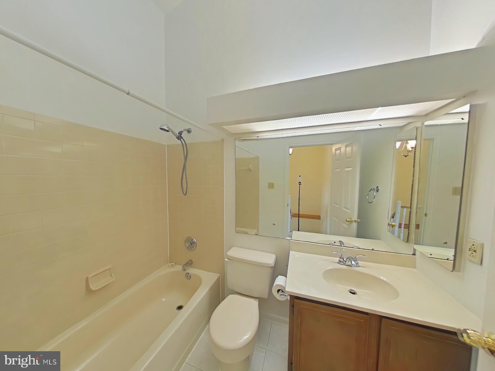 GUNNERS LAKE VILLAGE - Residential Lease