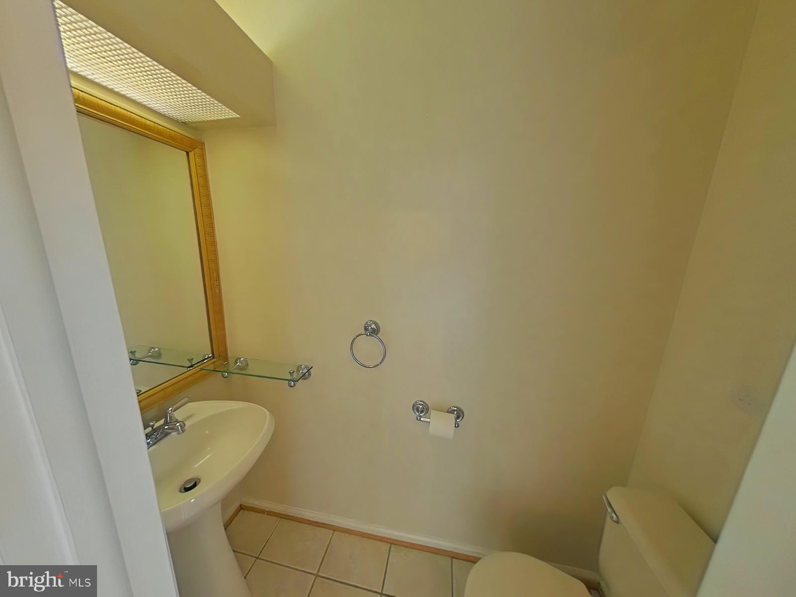 GUNNERS LAKE VILLAGE - Residential Lease