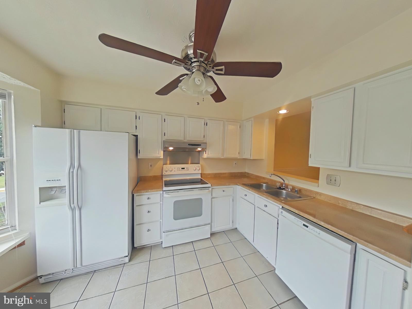 GUNNERS LAKE VILLAGE - Residential Lease