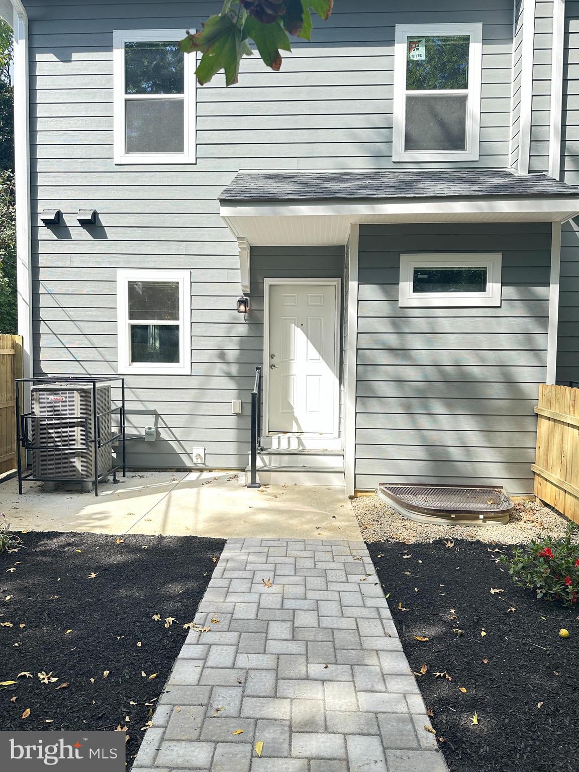 912 N LOMBARD STREET