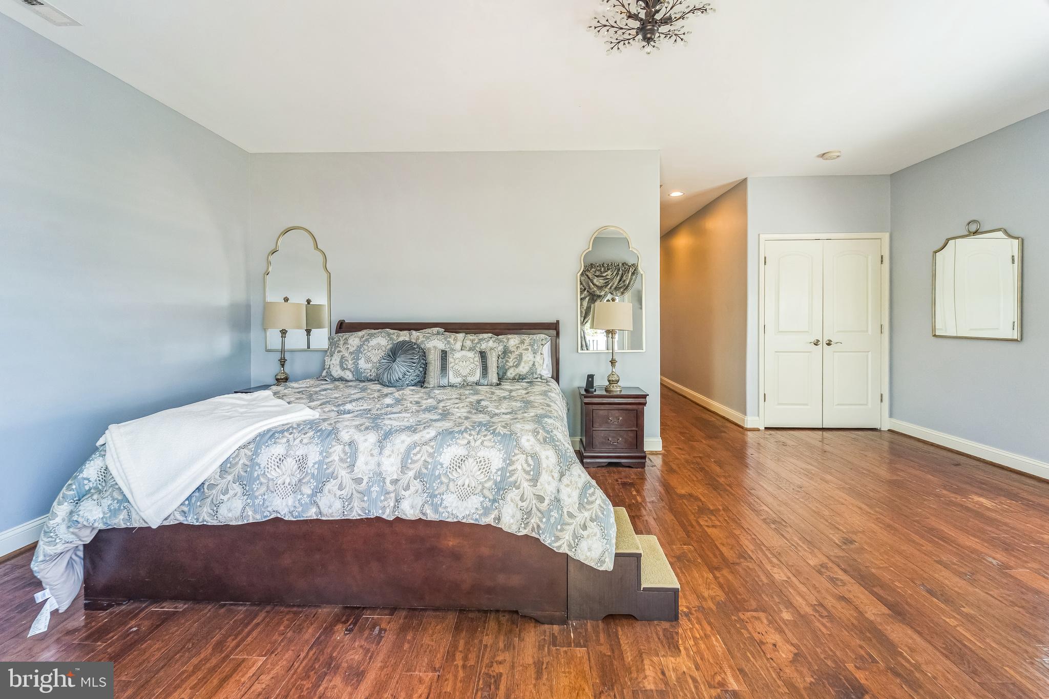 MIDDLE RIVER - Residential