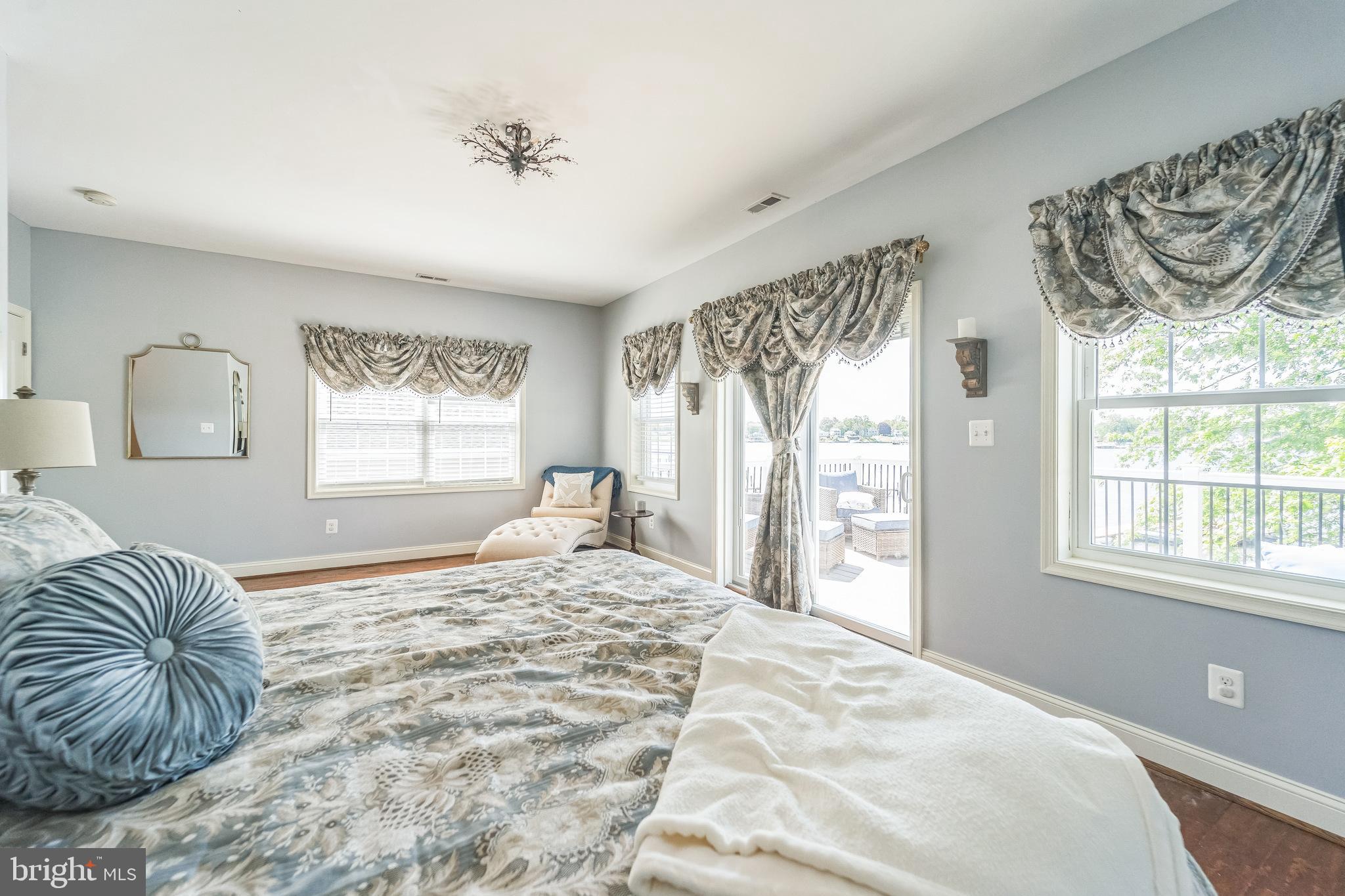 MIDDLE RIVER - Residential