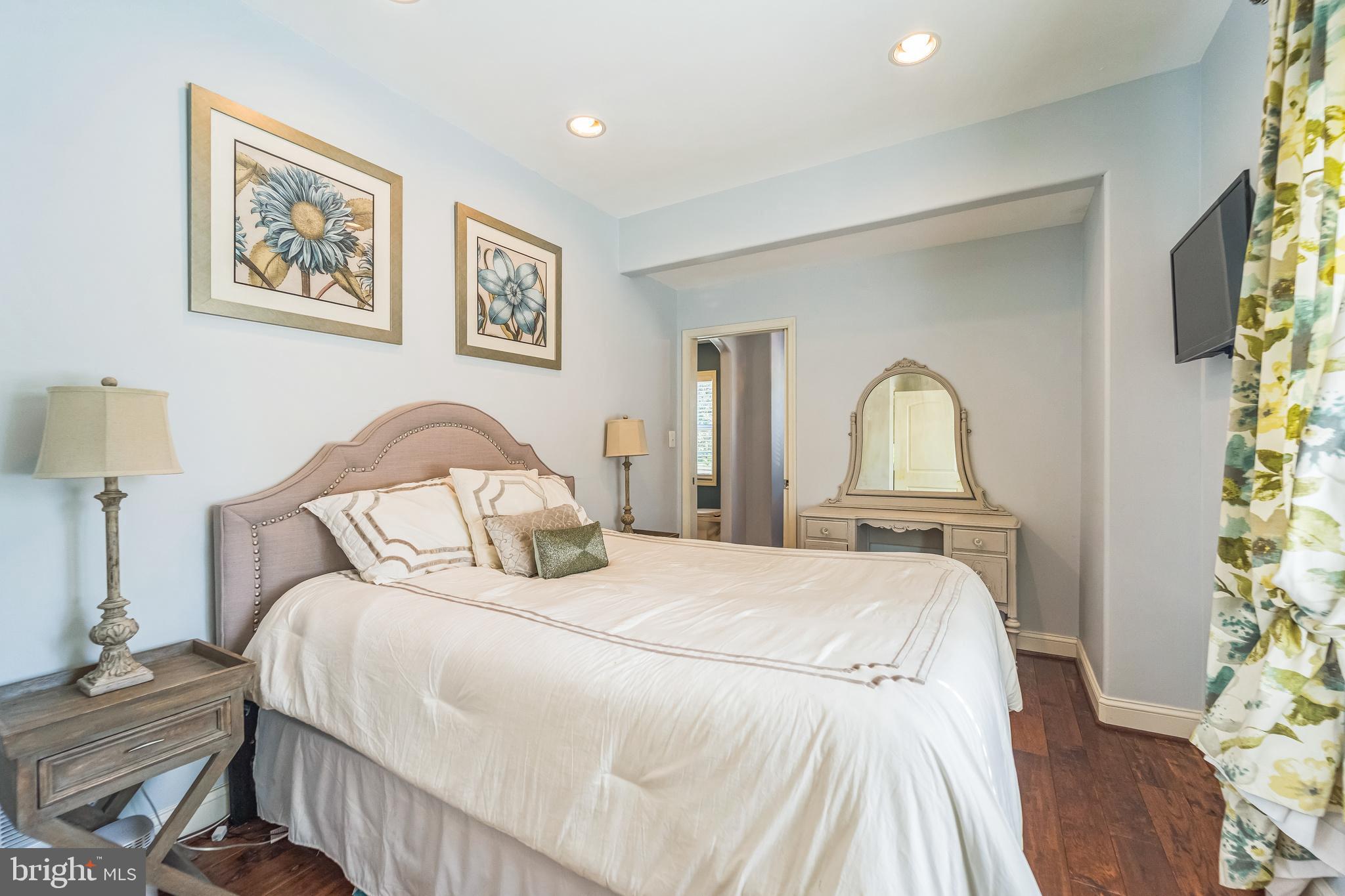 MIDDLE RIVER - Residential