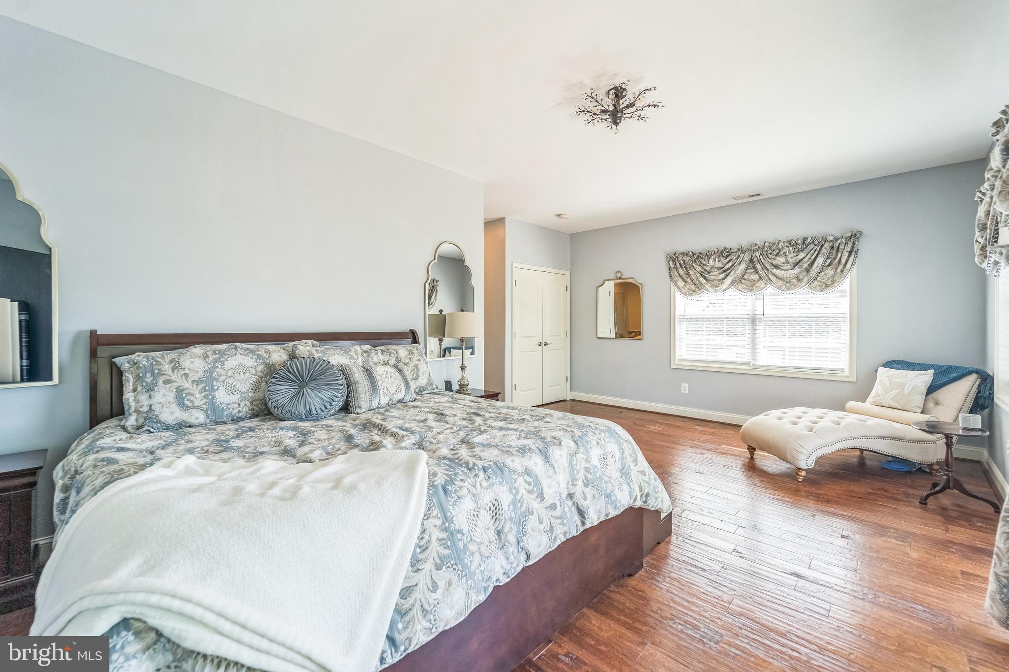 MIDDLE RIVER - Residential