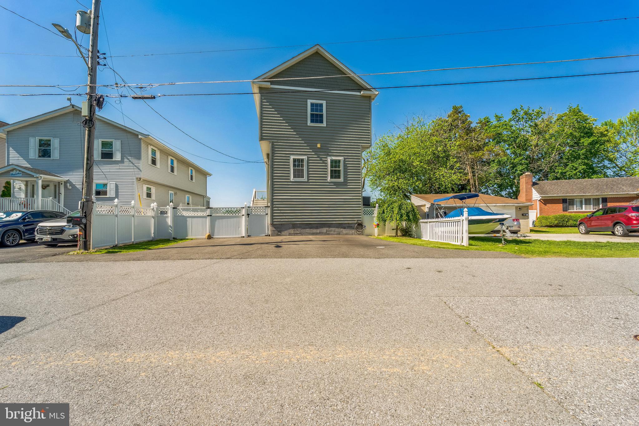 MIDDLE RIVER - Residential