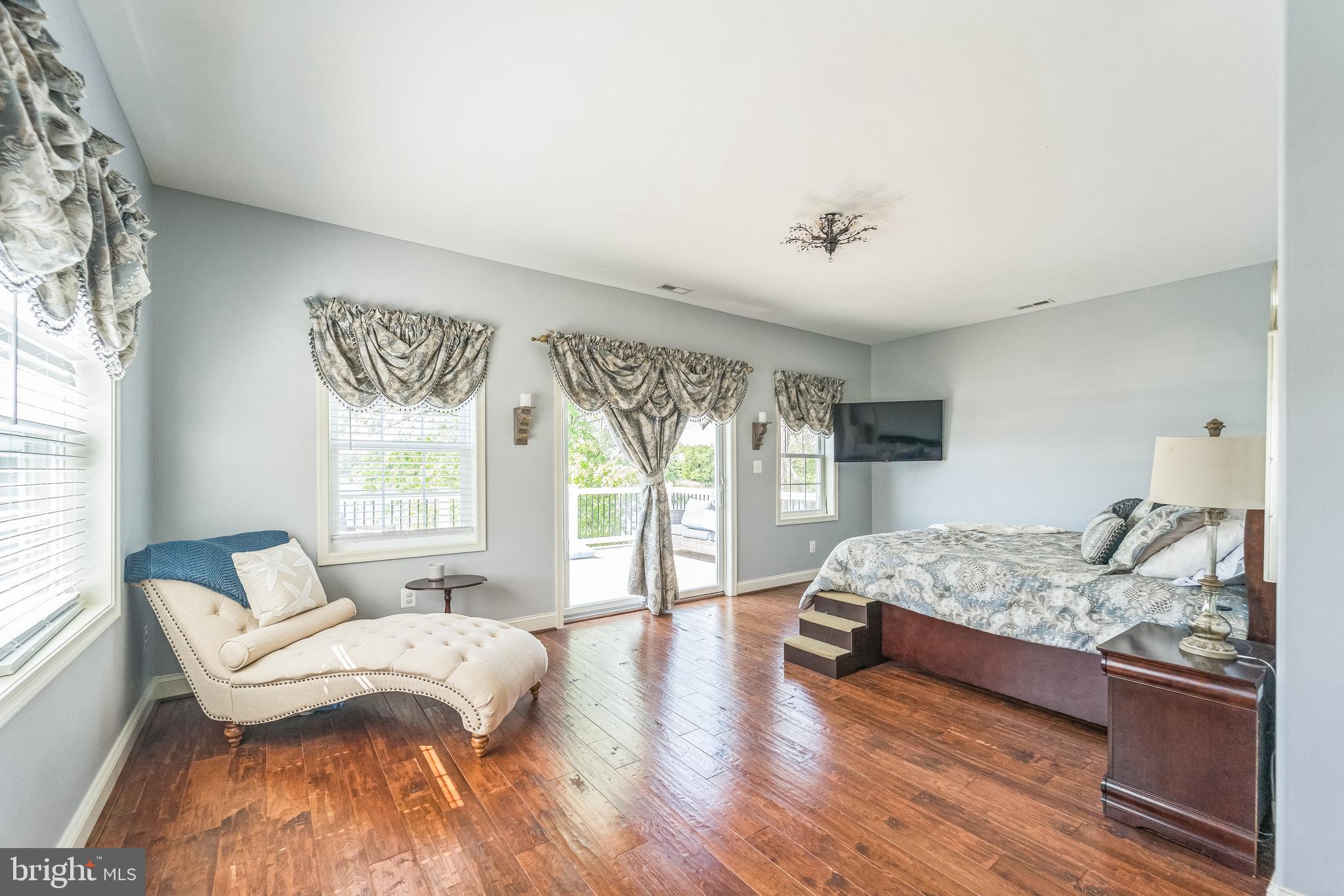 MIDDLE RIVER - Residential