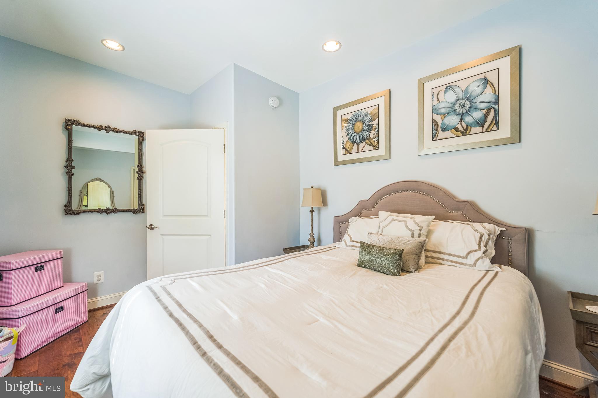 MIDDLE RIVER - Residential