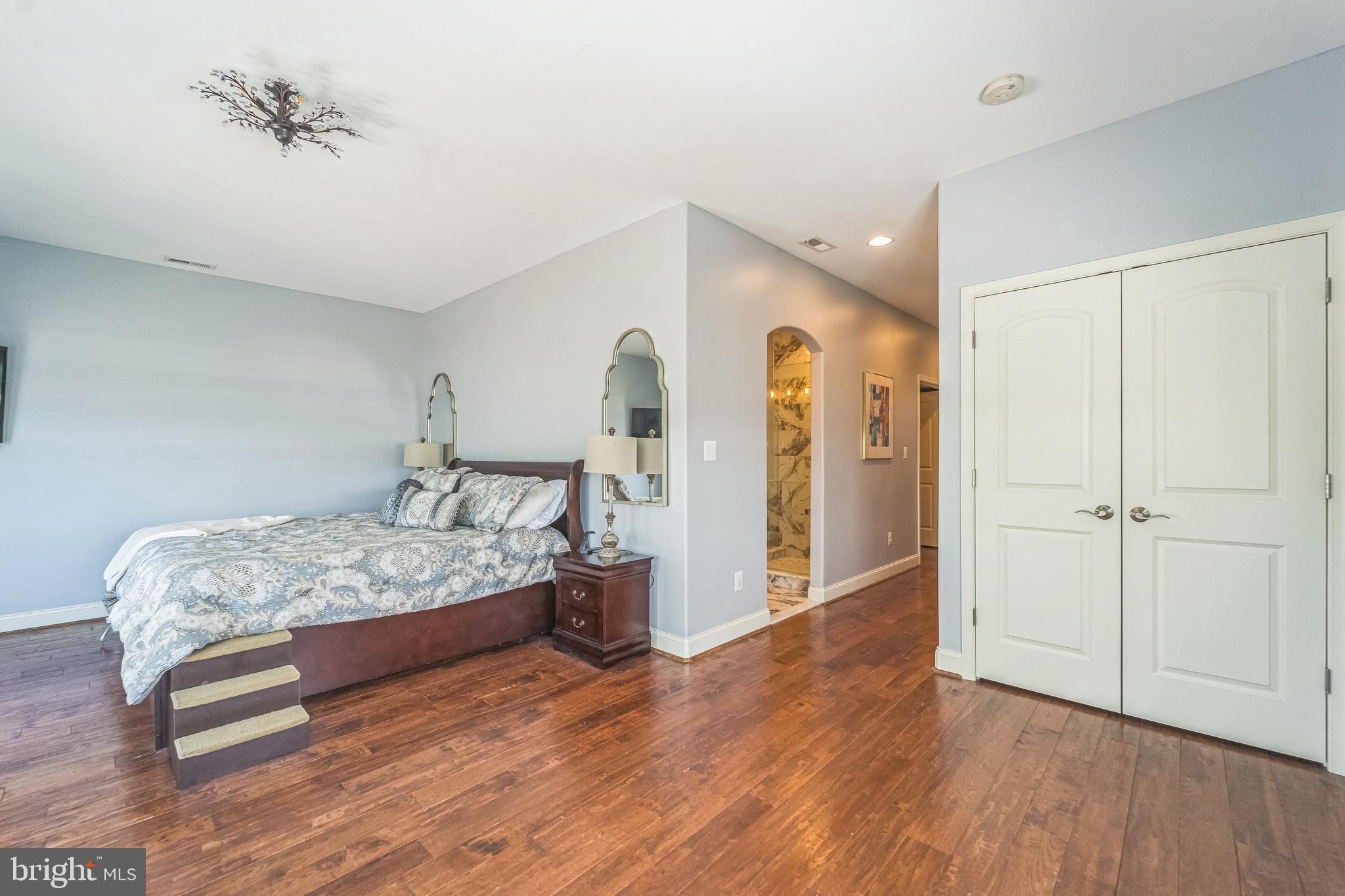 MIDDLE RIVER - Residential