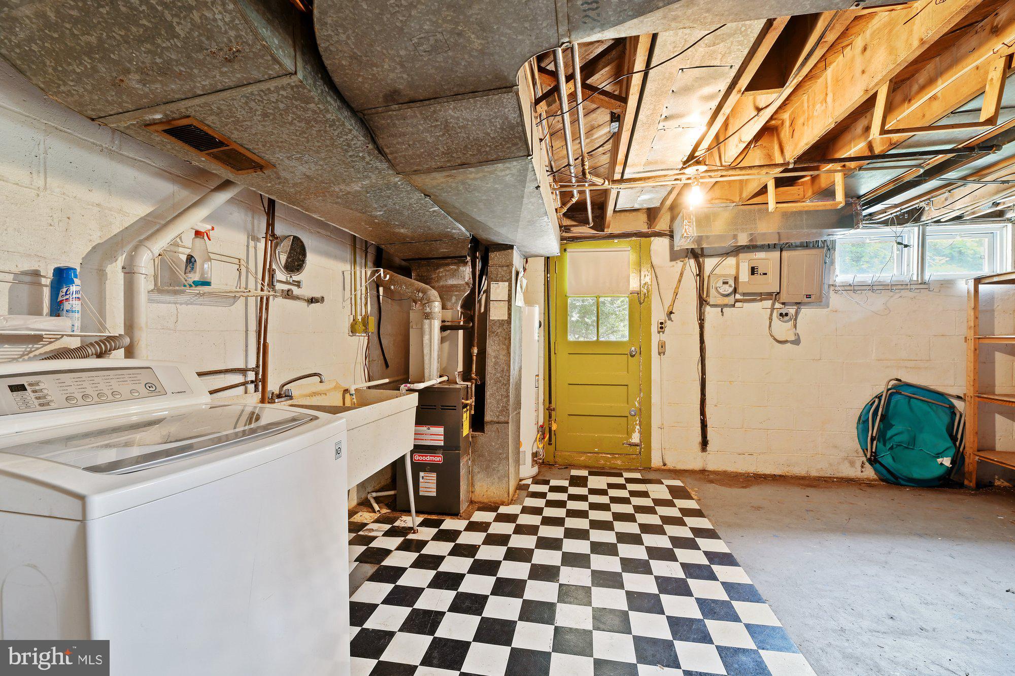 MOUNT WASHINGTON - Residential Lease