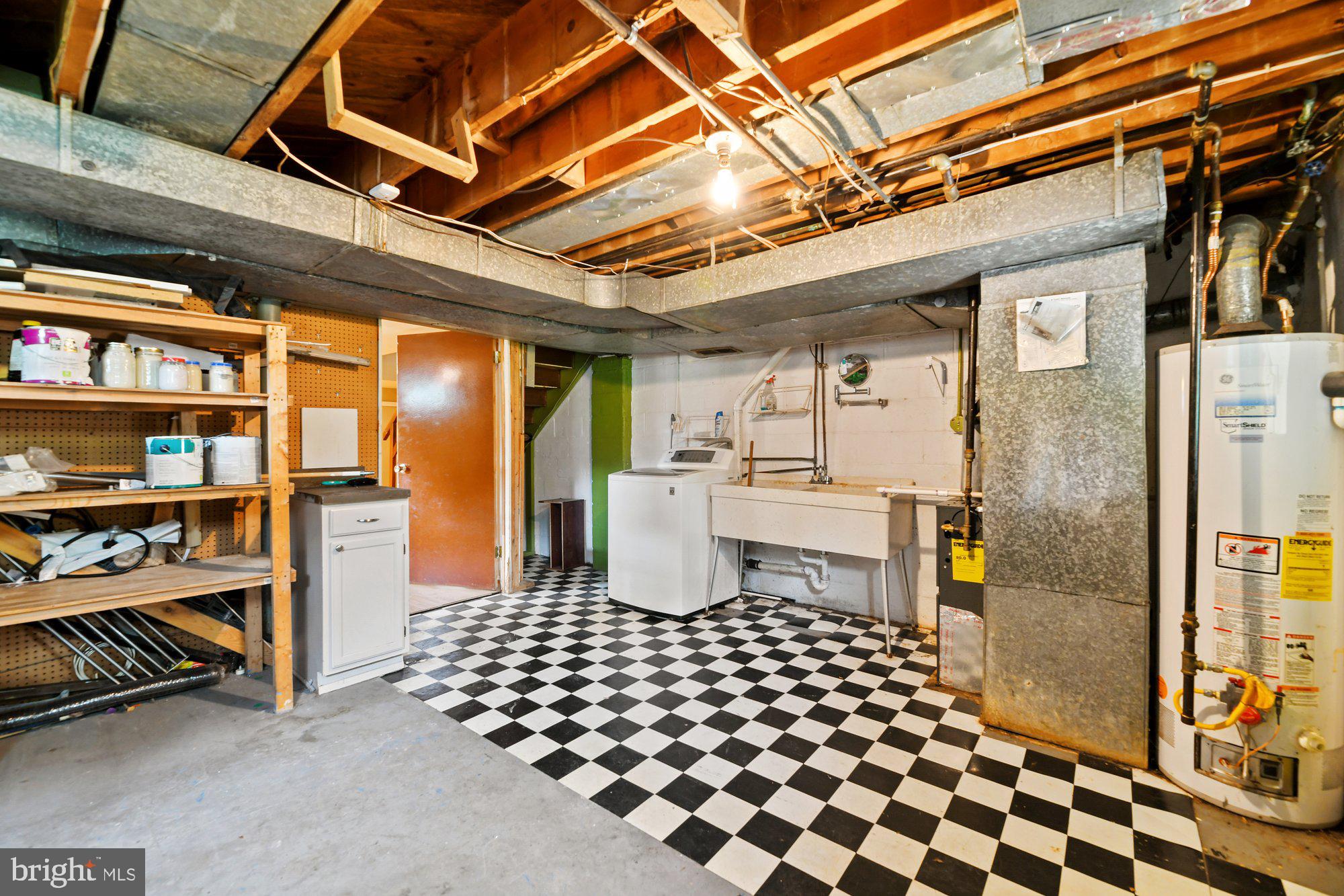 MOUNT WASHINGTON - Residential Lease