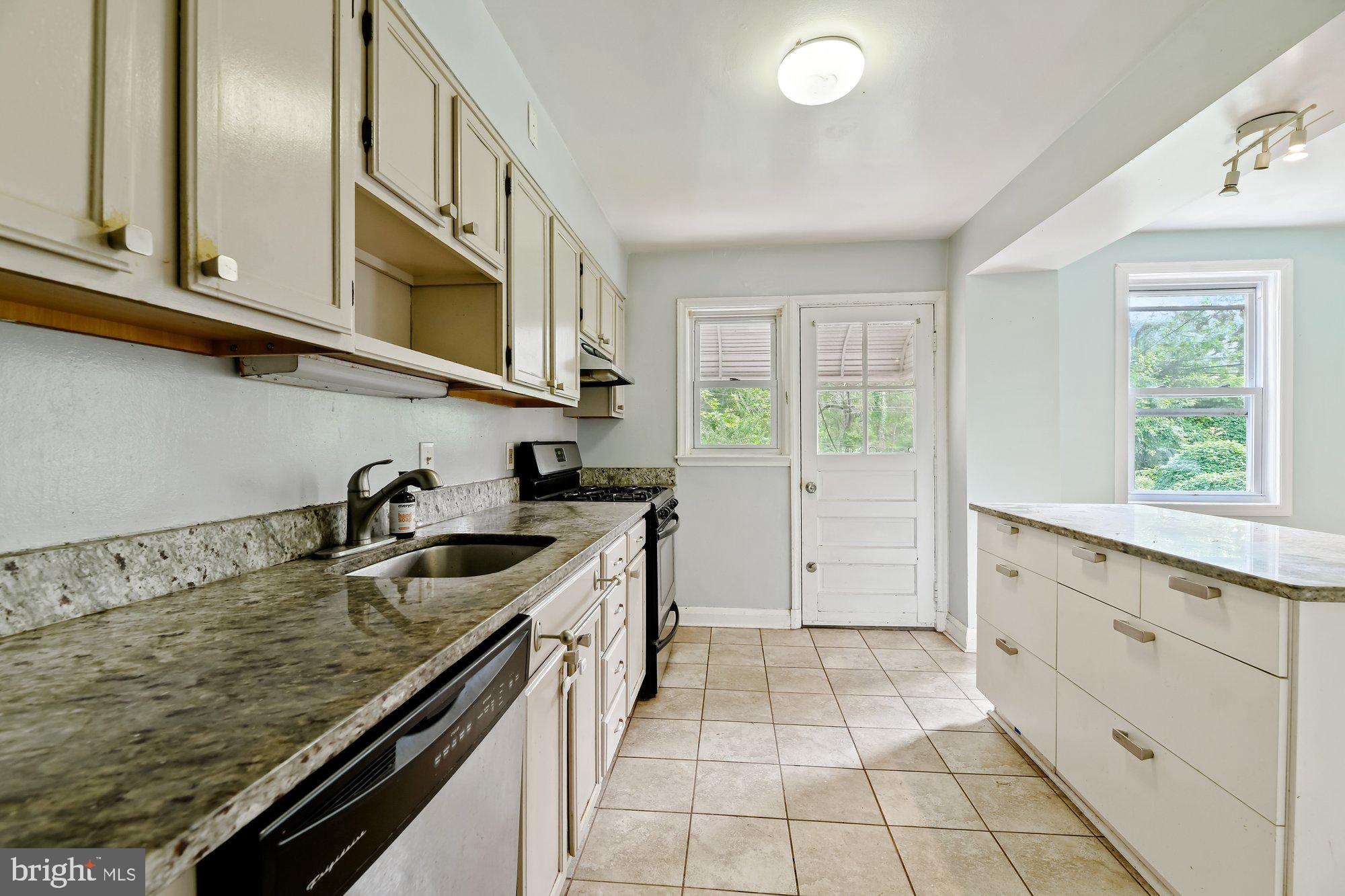 MOUNT WASHINGTON - Residential Lease
