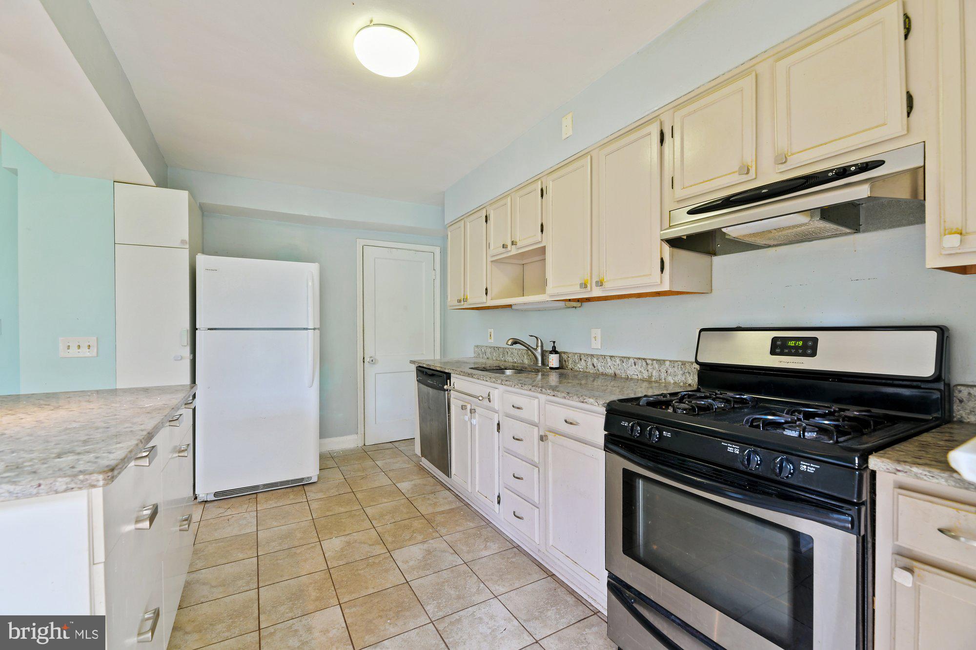 MOUNT WASHINGTON - Residential Lease