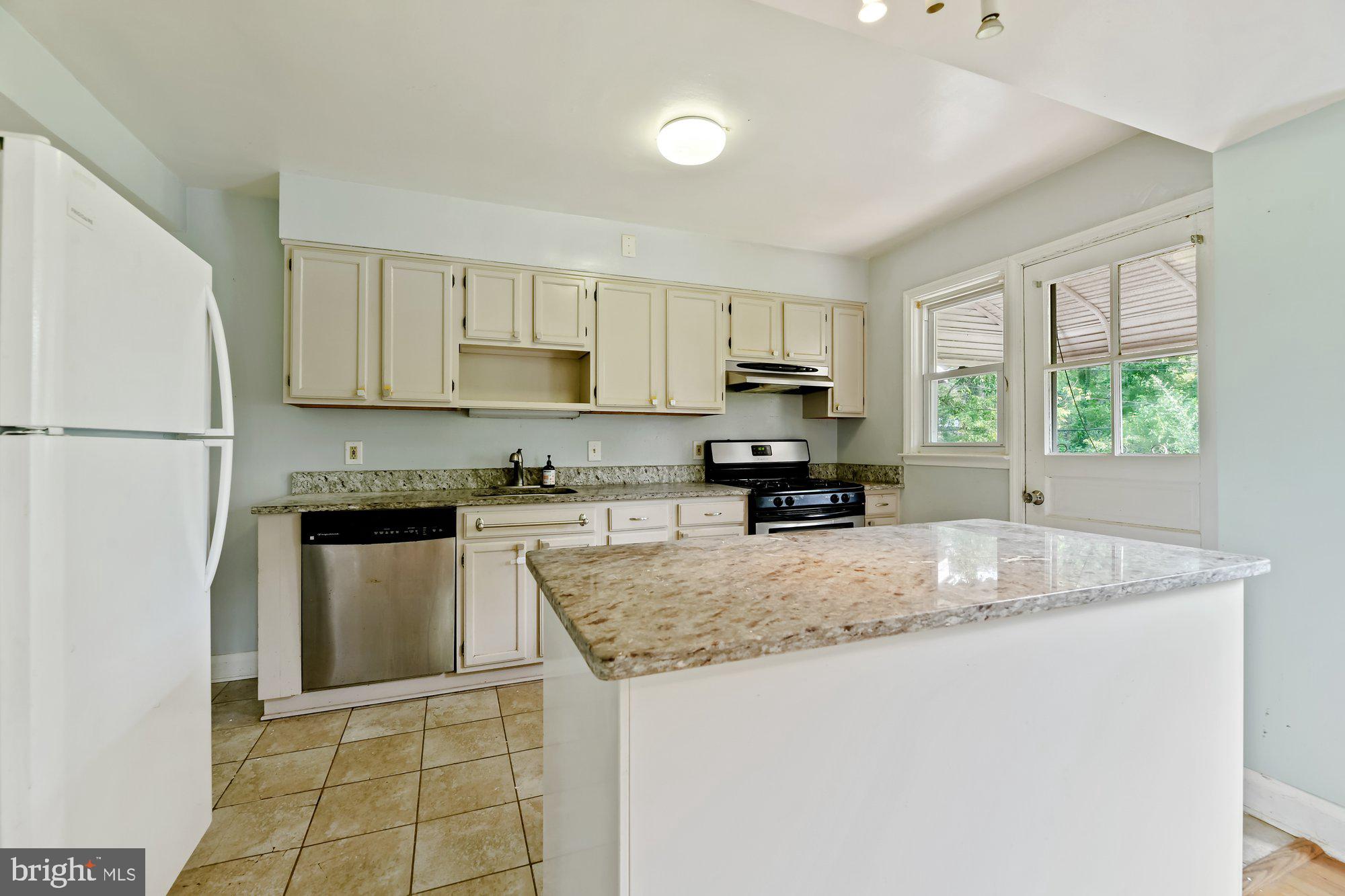 MOUNT WASHINGTON - Residential Lease