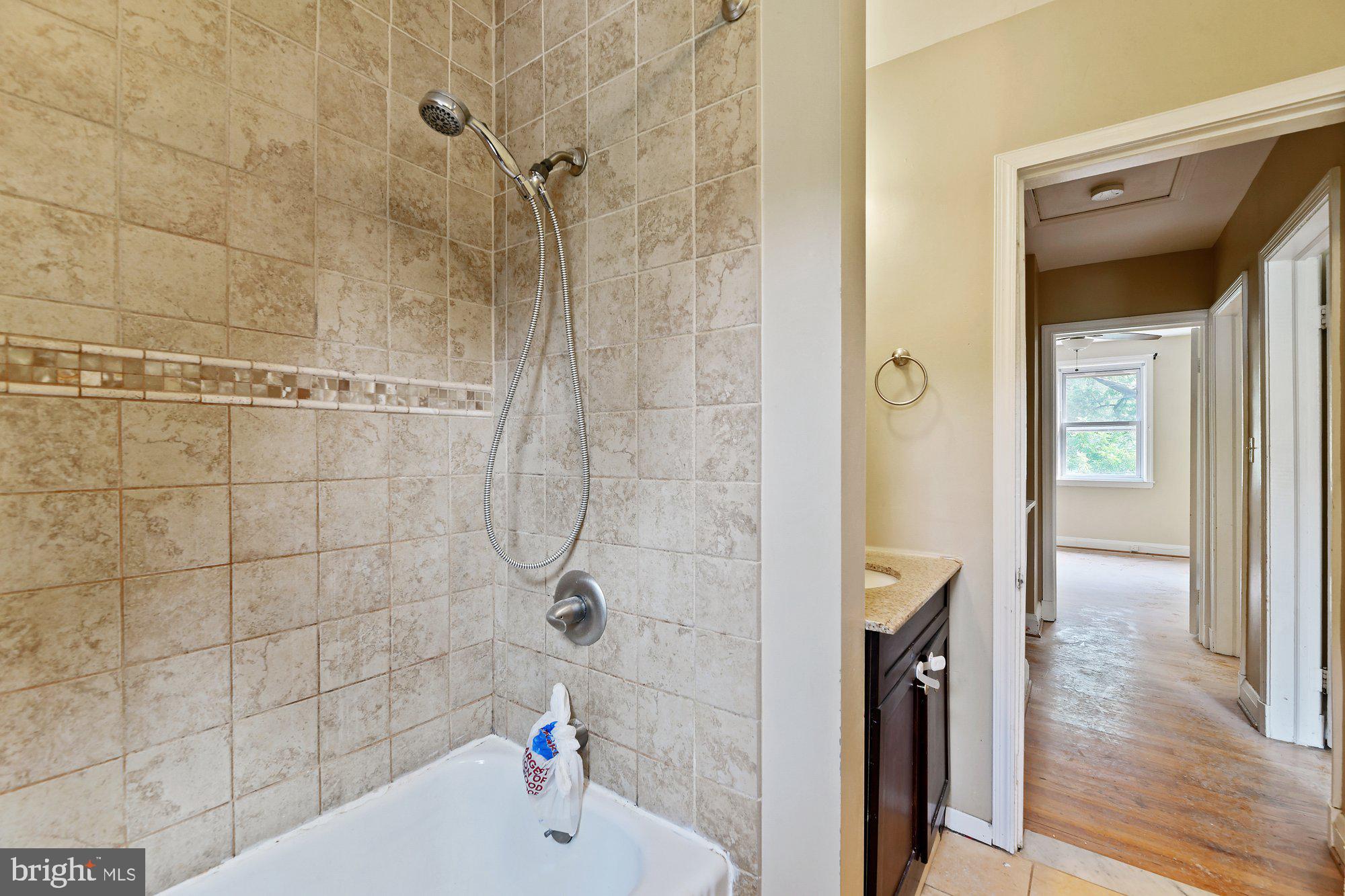 MOUNT WASHINGTON - Residential Lease