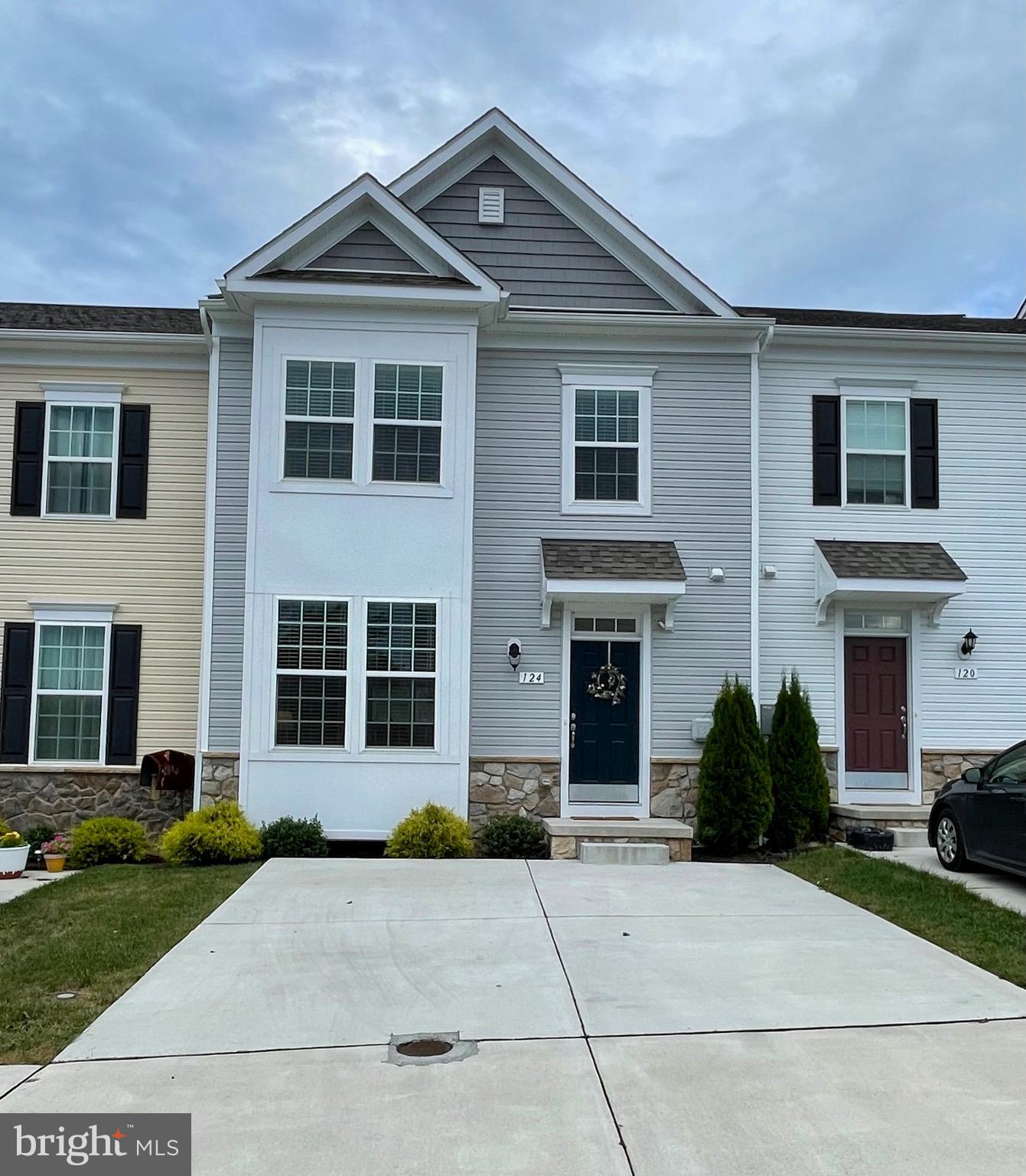 You are going to love this beautiful townhome in the community of Archer's Rock! 3 bedroom/2.5 bath townhome with an unfinished basement features a large extended sunroom which increases the size of the master bedroom as well! You will love the upgrades including granite countertops, deluxe owners bath with large soaking tub and walk in shower and let's not forget hardwood floors in the foyer, powder room, kitchen and sunroom. Stainless steel appliances and pendant lights are just a few of the features you will love about this home. Minutes from I81 and perfect for commuters. Don't miss your chance to see this great townhome today!