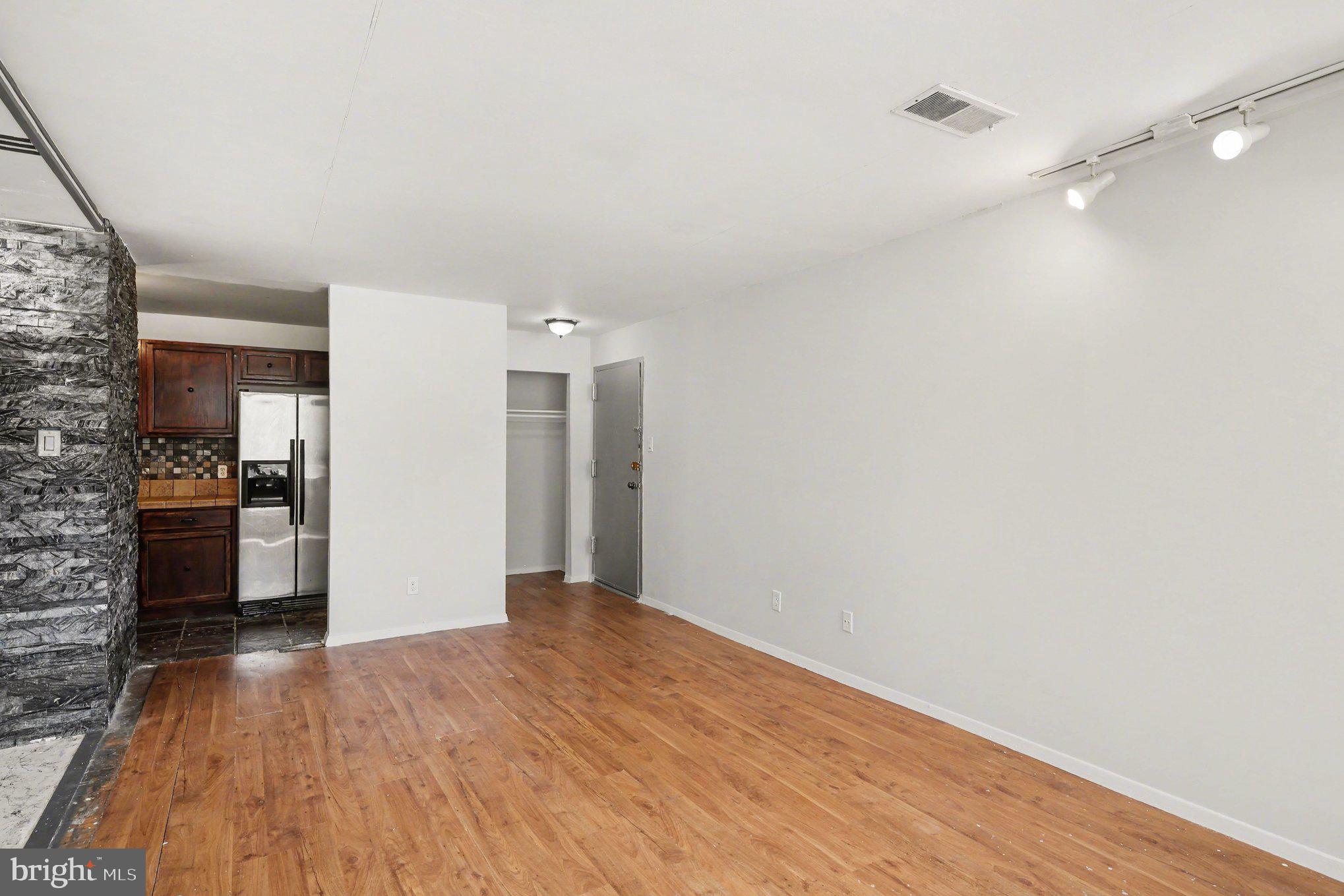 SAXONY SQUARE - Residential