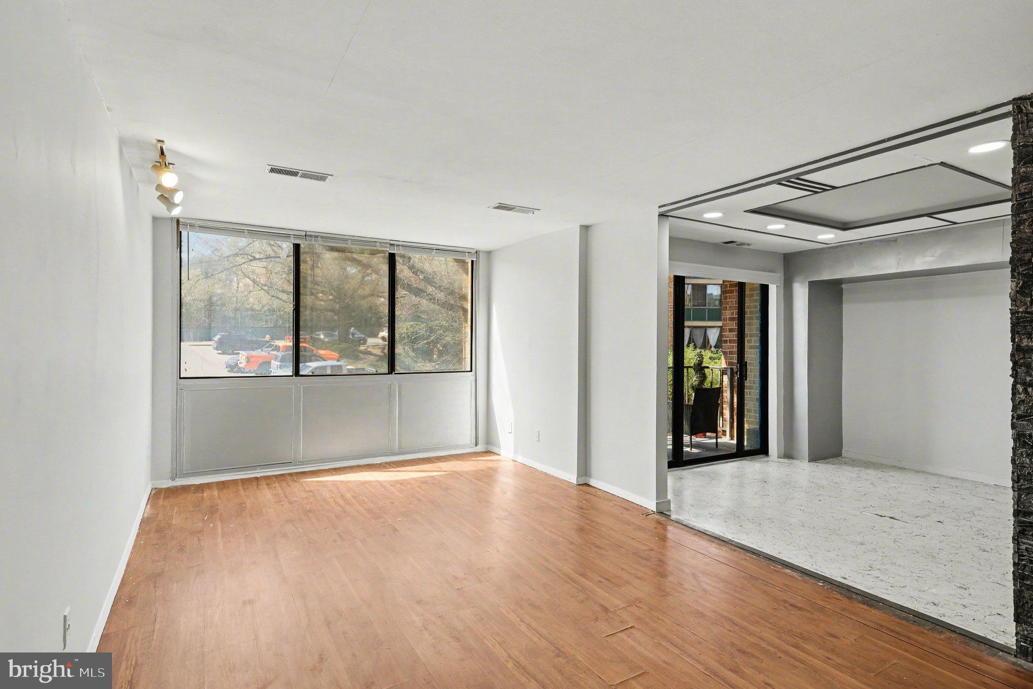 SAXONY SQUARE - Residential