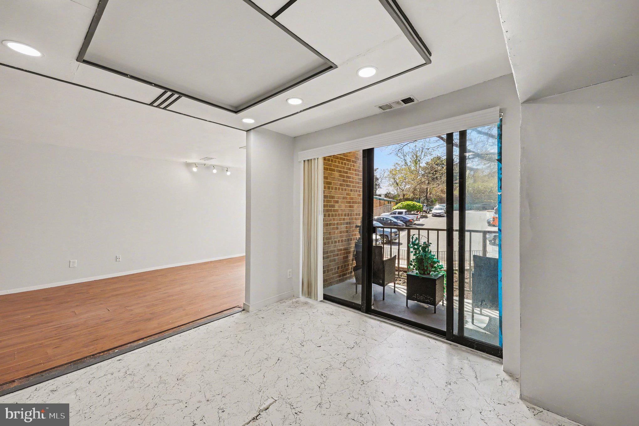 SAXONY SQUARE - Residential