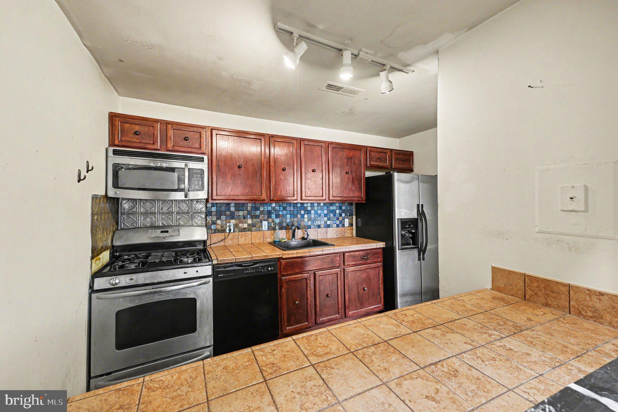 SAXONY SQUARE - Residential