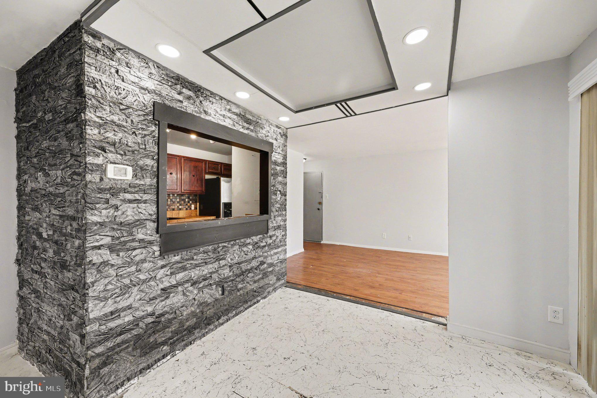 SAXONY SQUARE - Residential