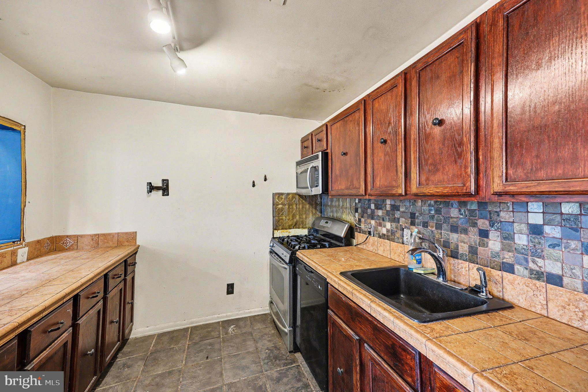 SAXONY SQUARE - Residential