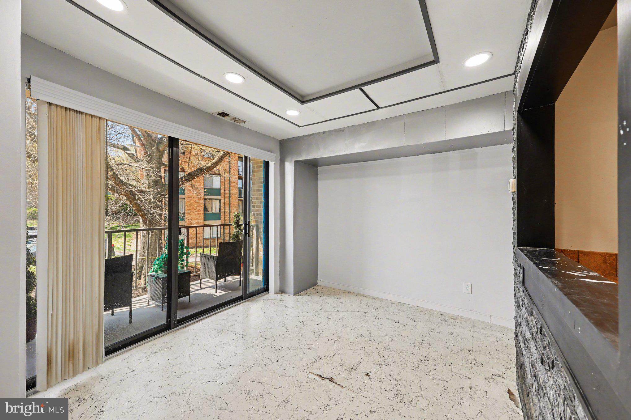 SAXONY SQUARE - Residential