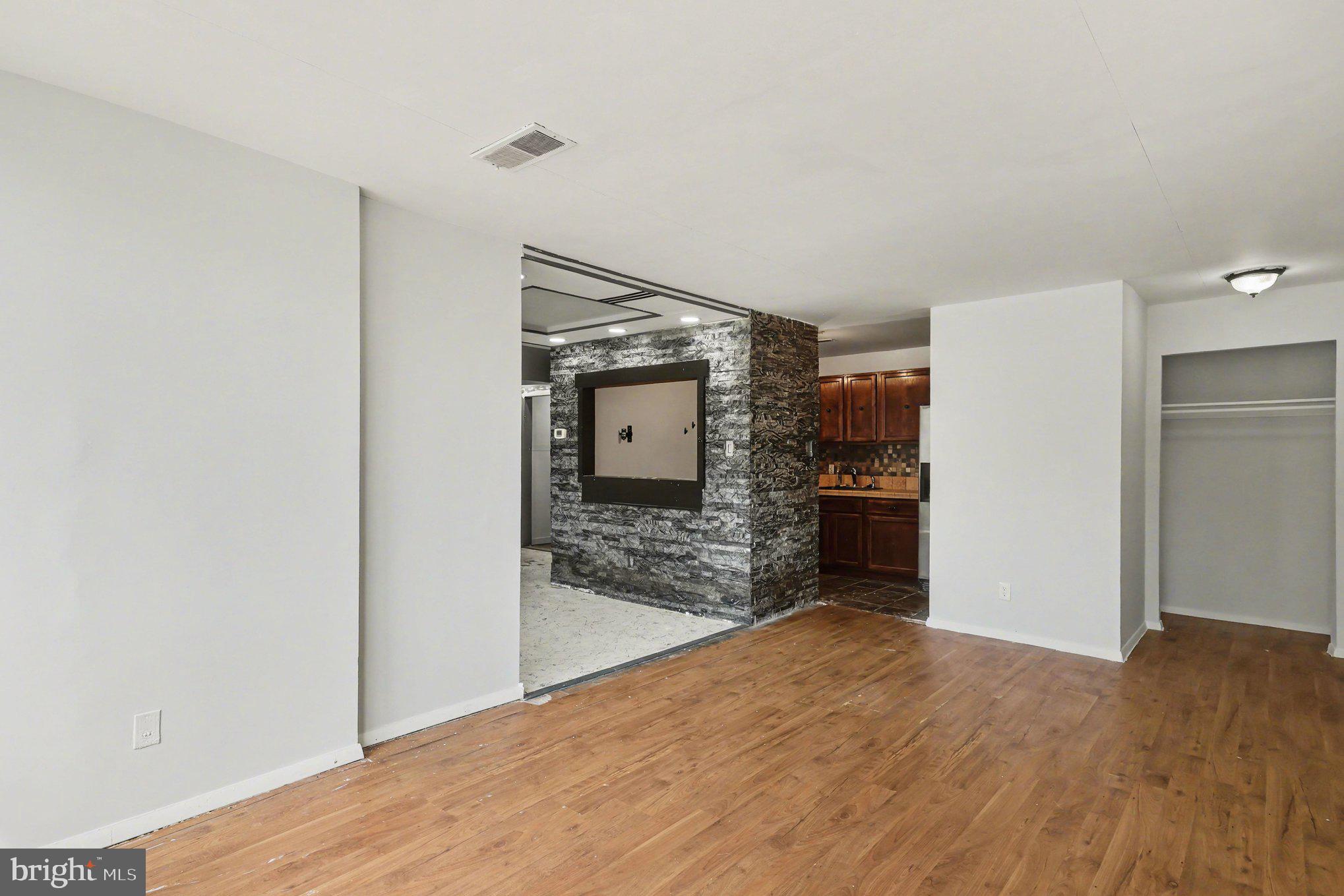 SAXONY SQUARE - Residential