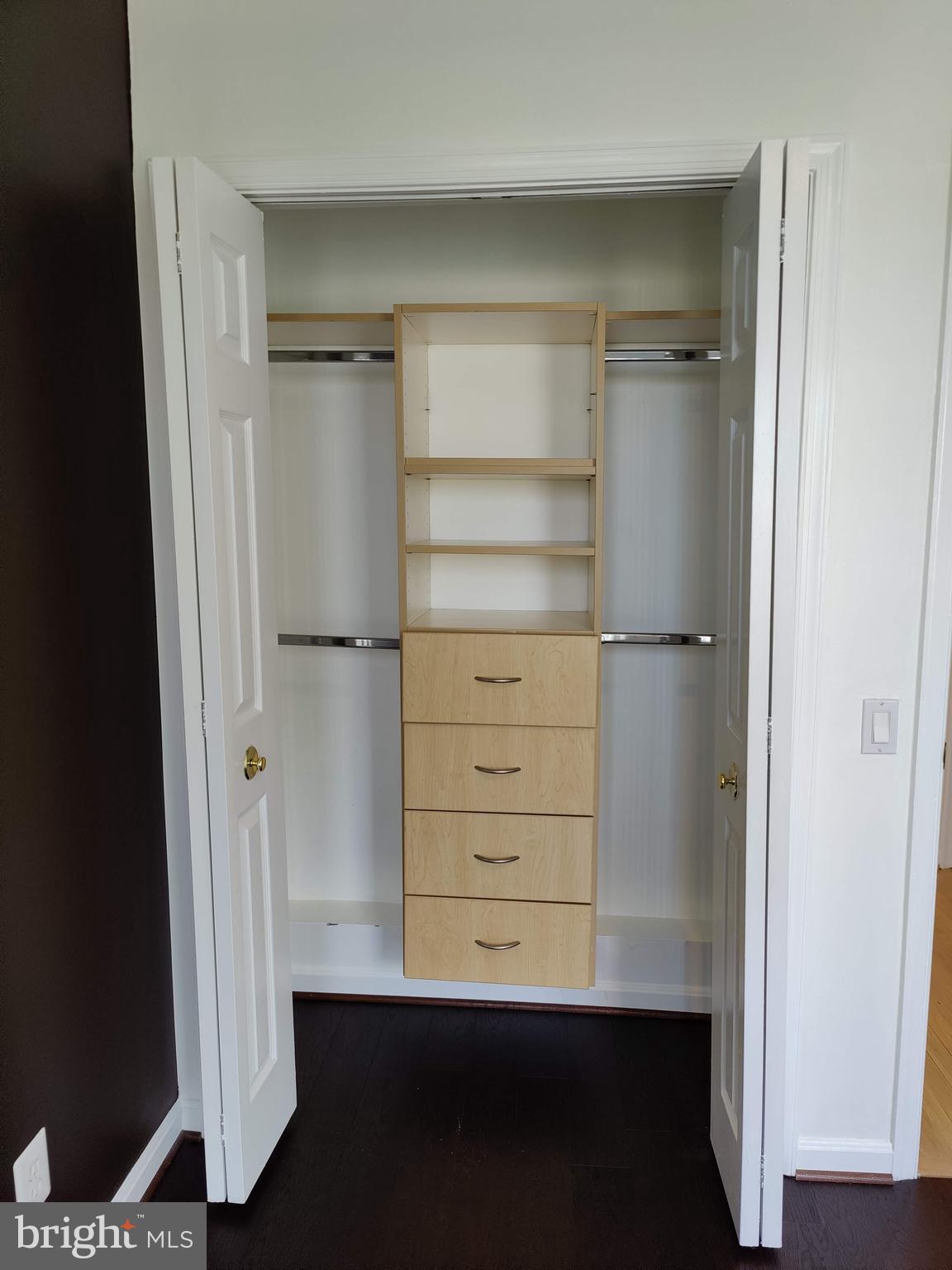 PARKWAY PLAZA - Residential Lease