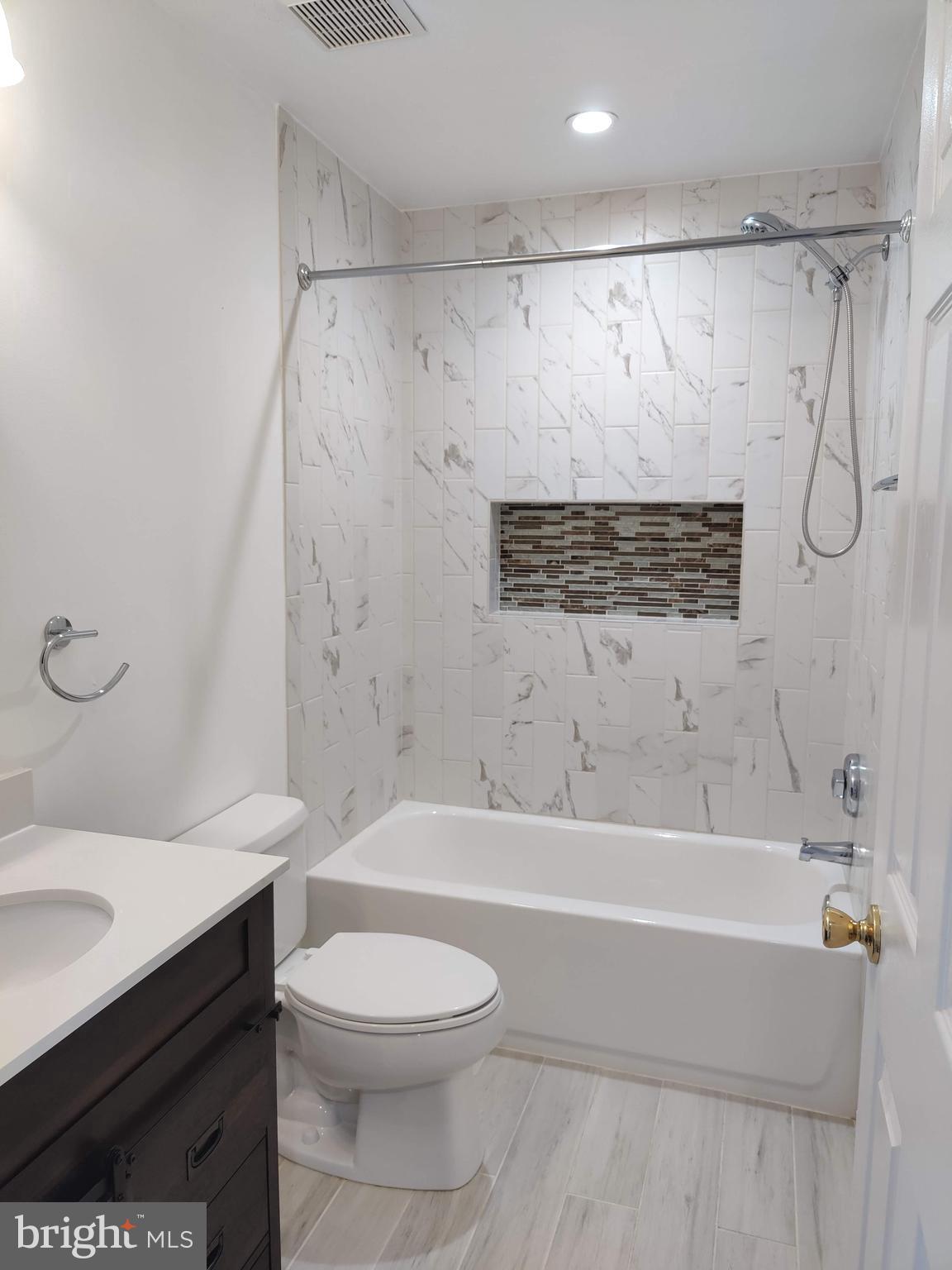 PARKWAY PLAZA - Residential Lease