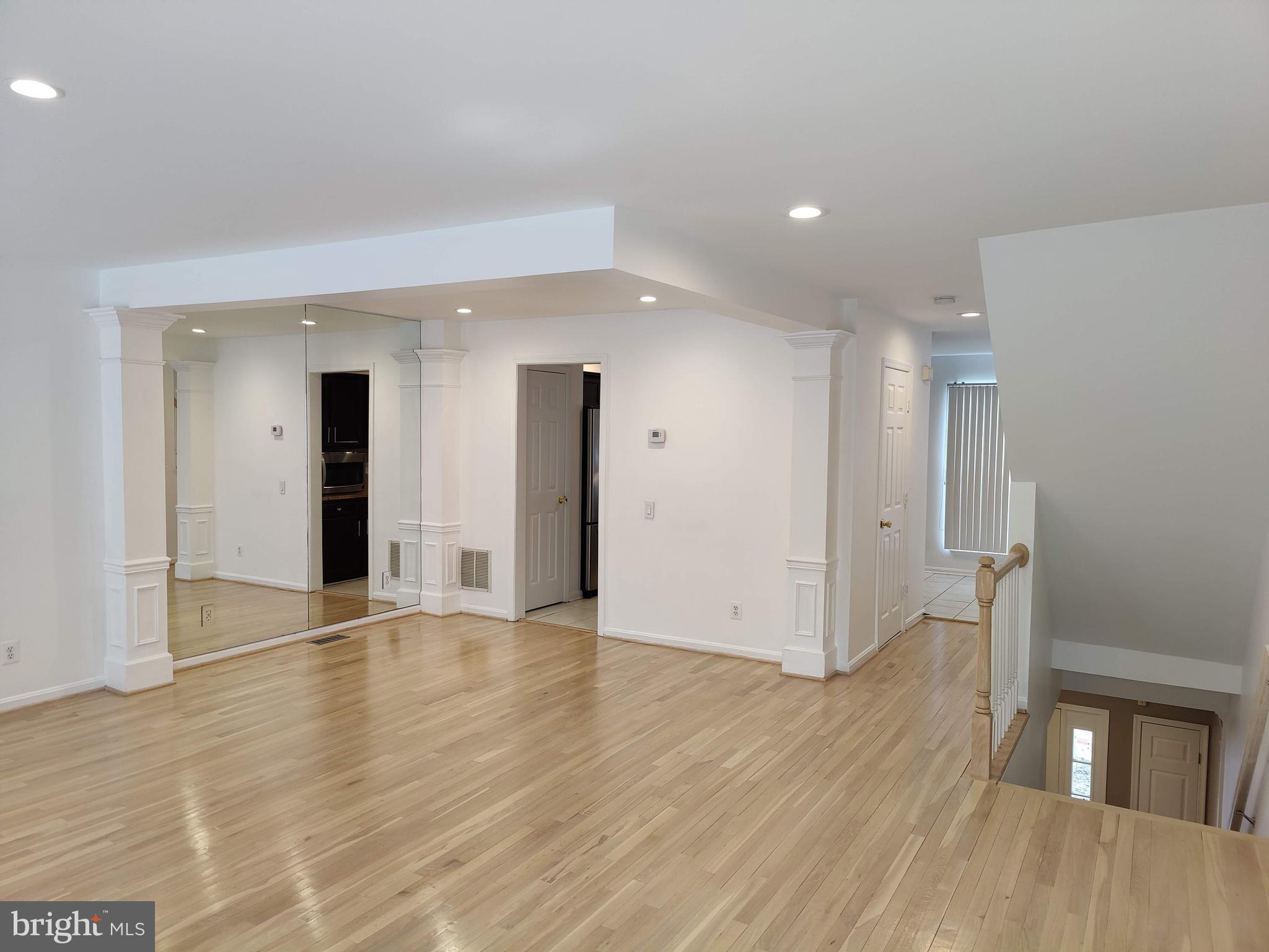 PARKWAY PLAZA - Residential Lease