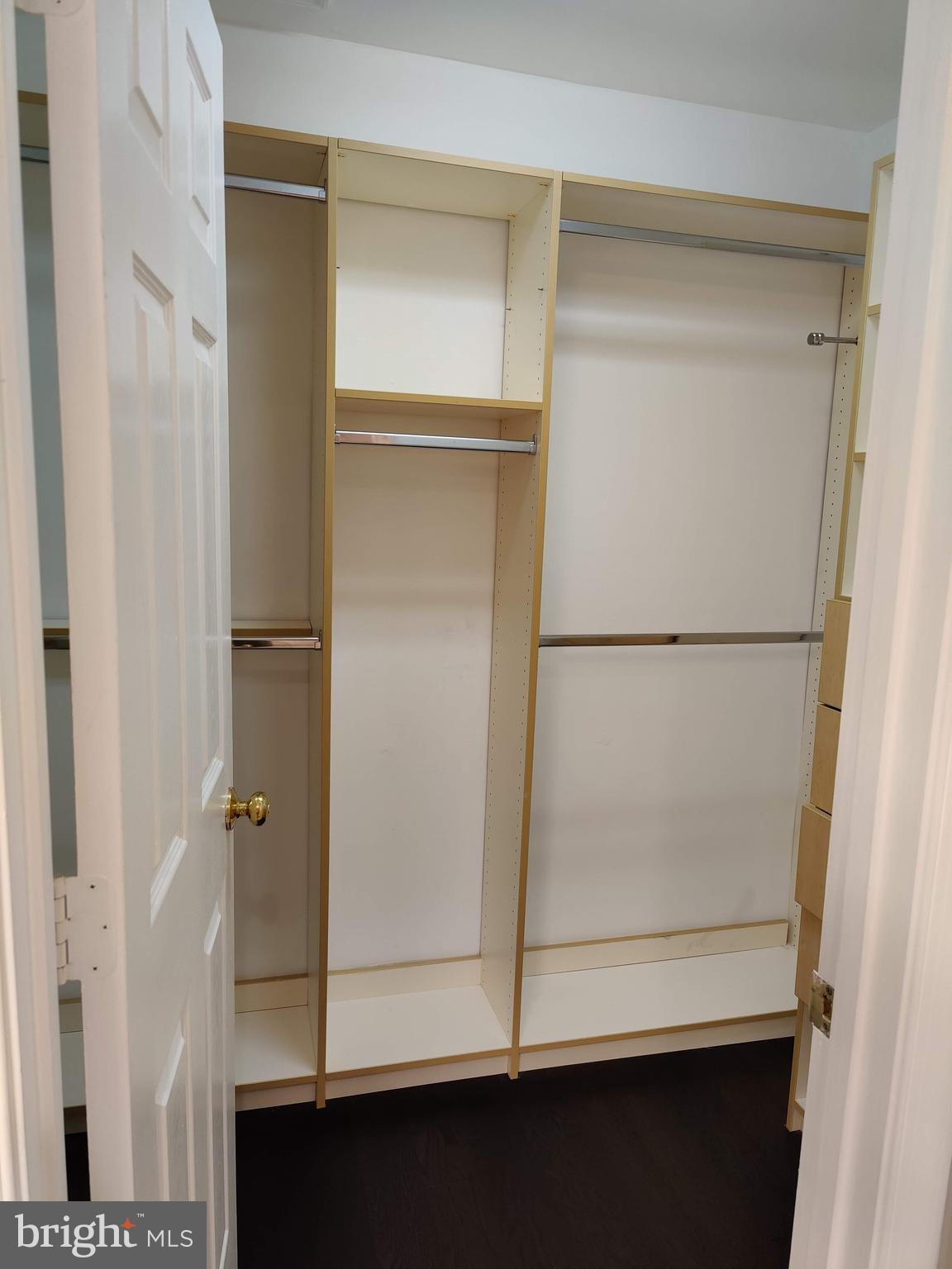 PARKWAY PLAZA - Residential Lease