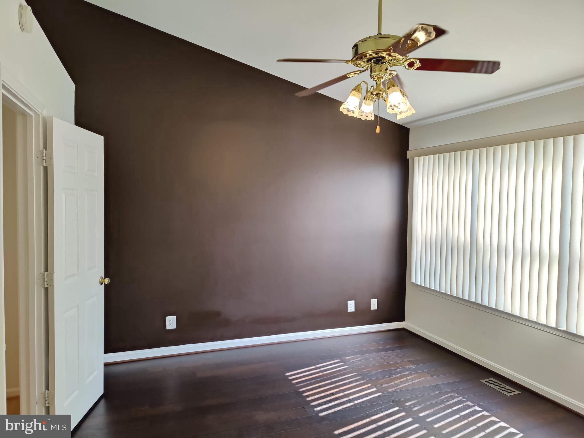 PARKWAY PLAZA - Residential Lease