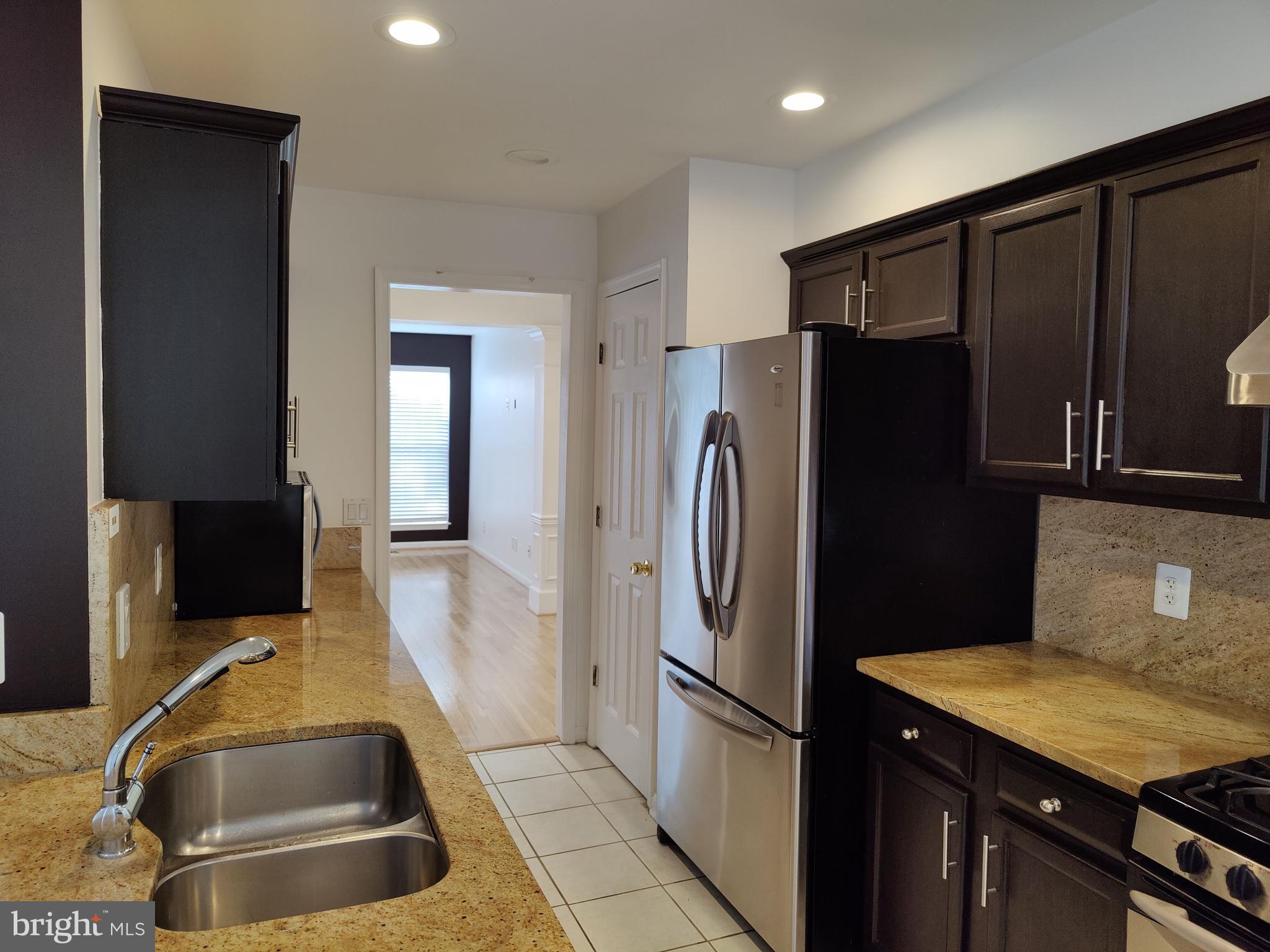 PARKWAY PLAZA - Residential Lease