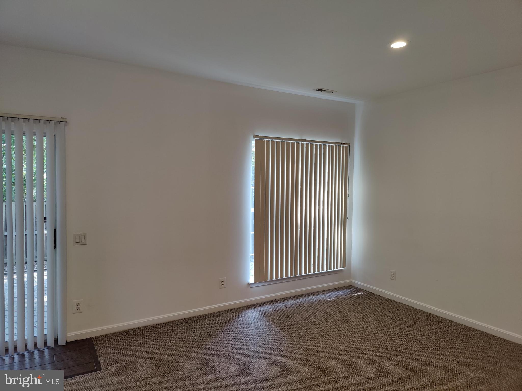 PARKWAY PLAZA - Residential Lease