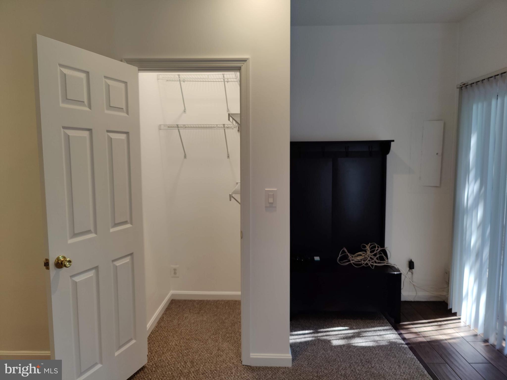 PARKWAY PLAZA - Residential Lease