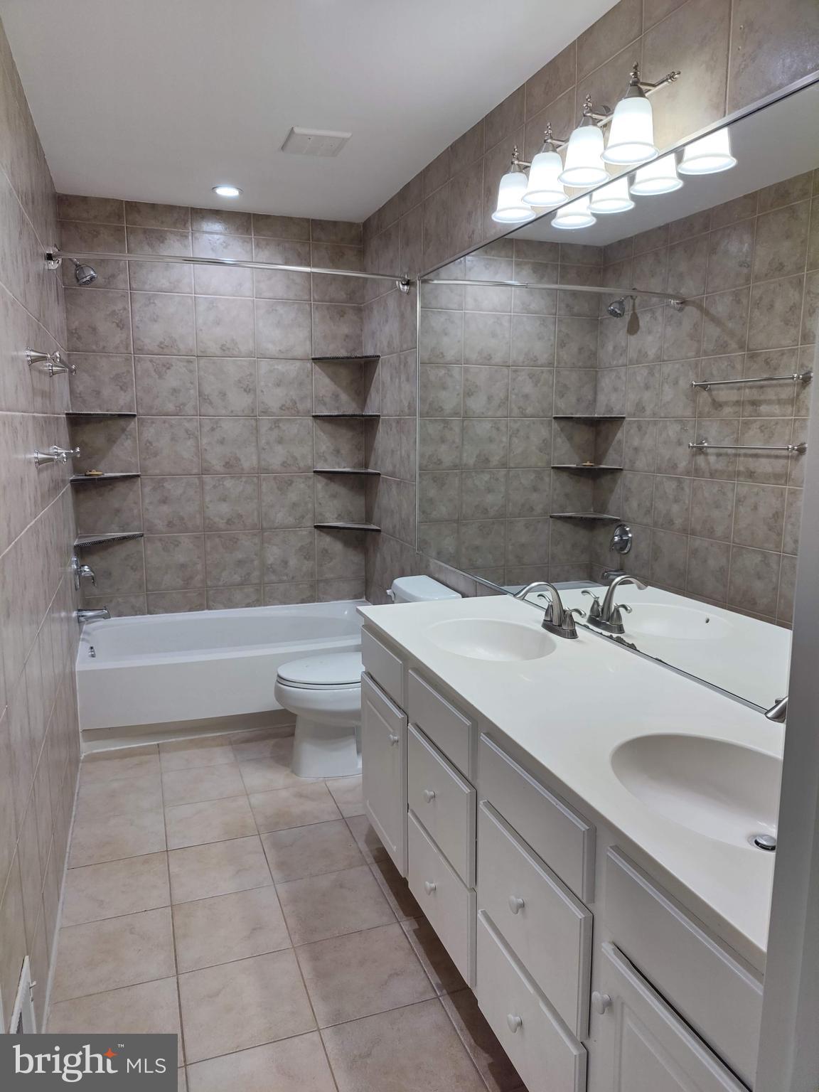 PARKWAY PLAZA - Residential Lease