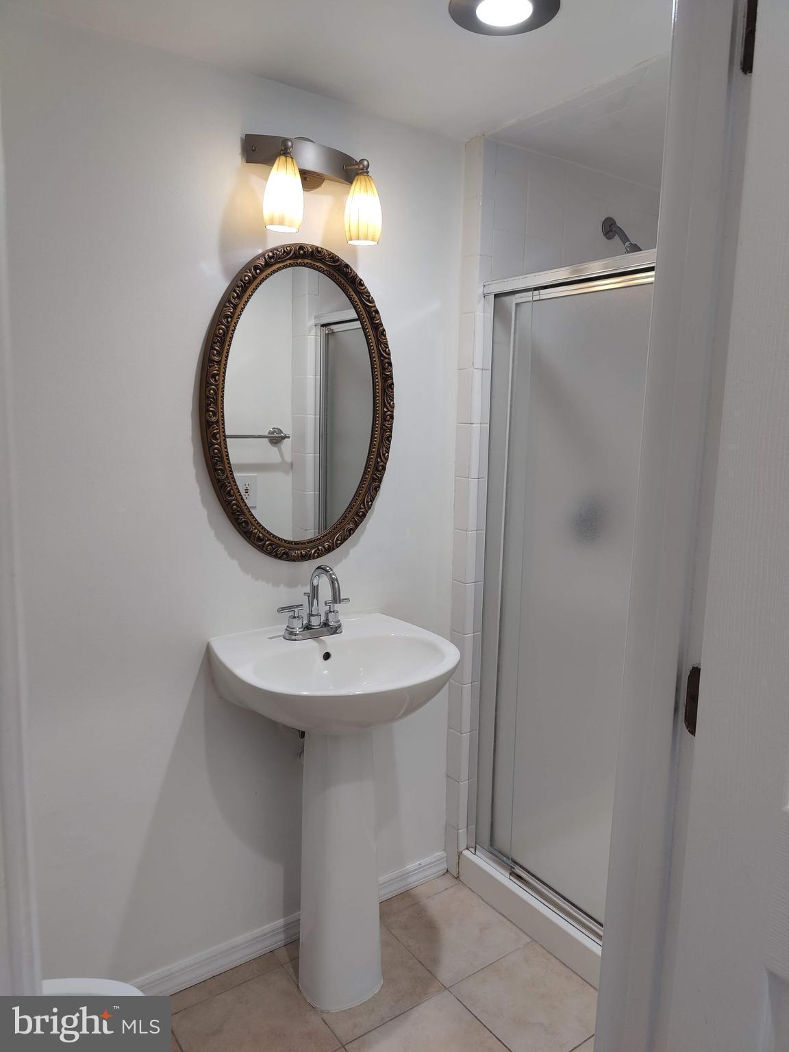 PARKWAY PLAZA - Residential Lease