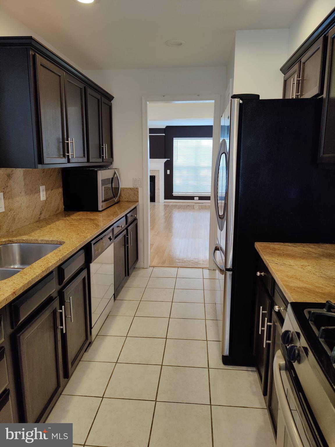 PARKWAY PLAZA - Residential Lease