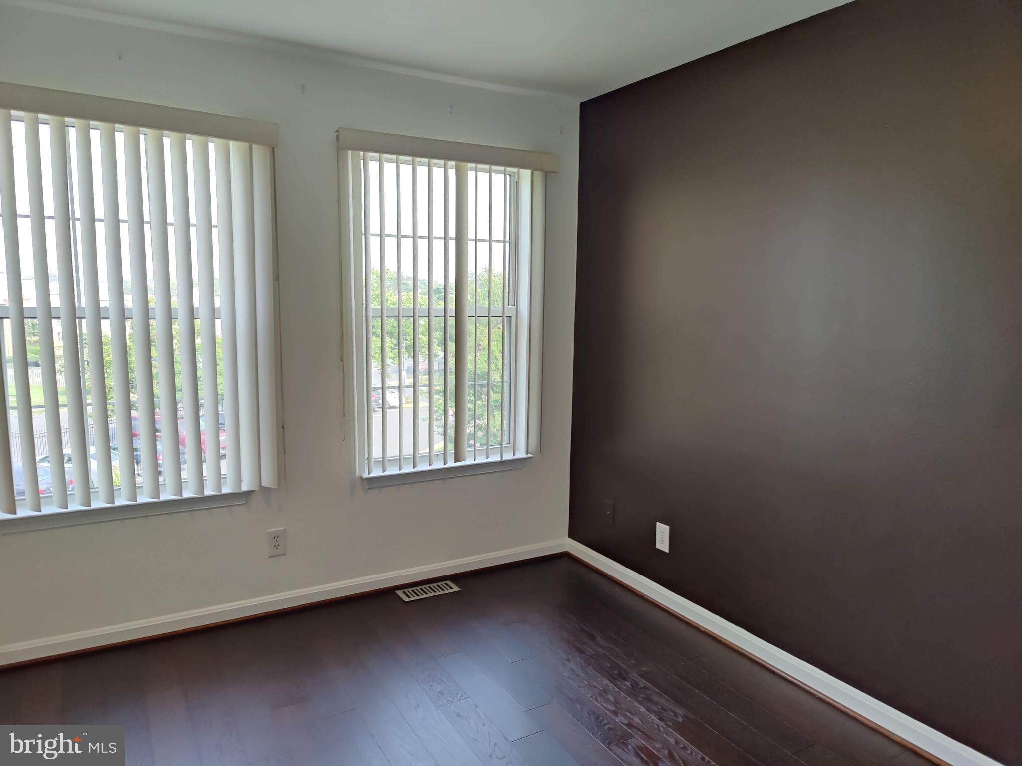 PARKWAY PLAZA - Residential Lease