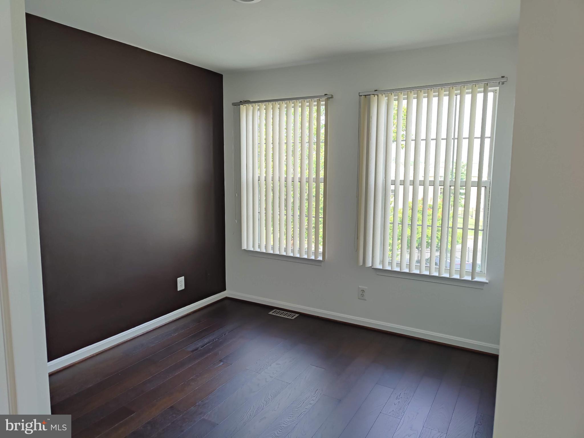 PARKWAY PLAZA - Residential Lease