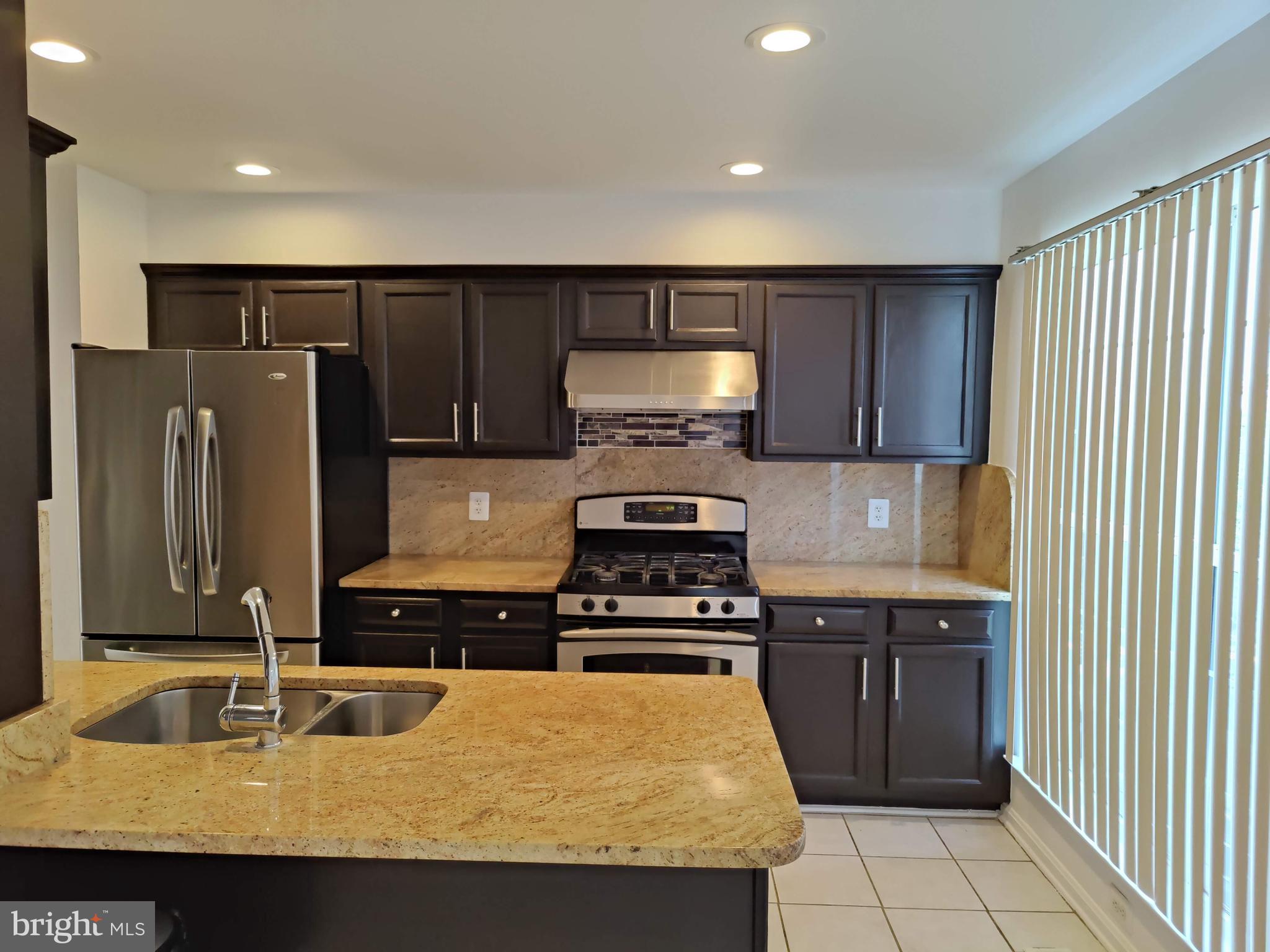 PARKWAY PLAZA - Residential Lease