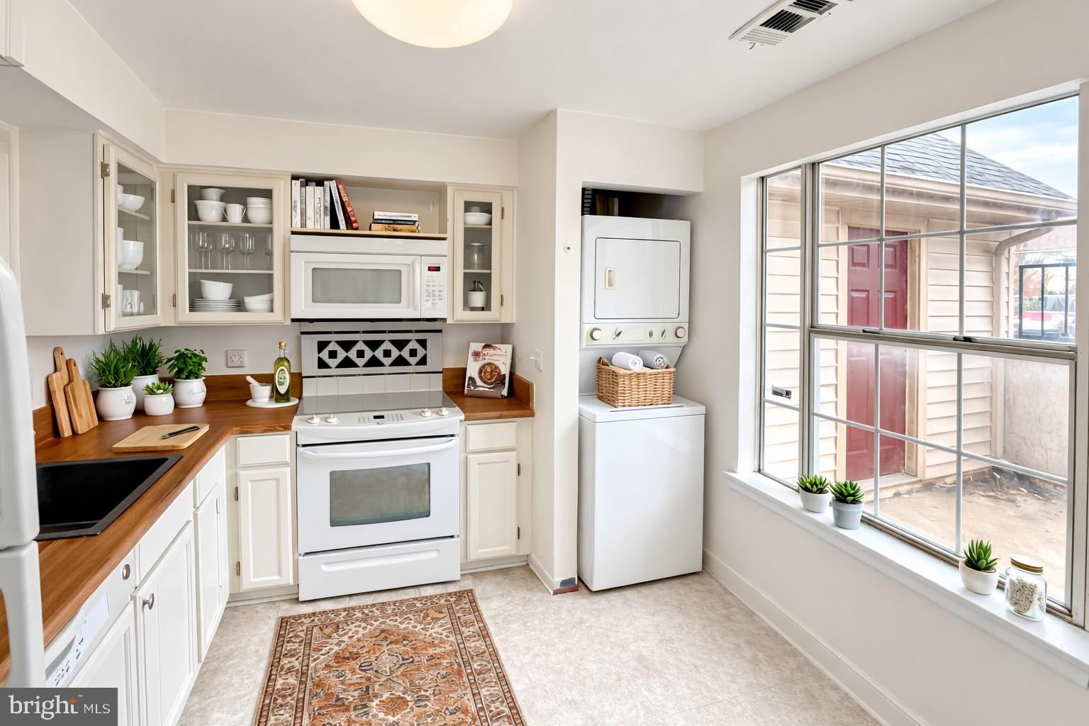 1142 WINDEMERE COURT