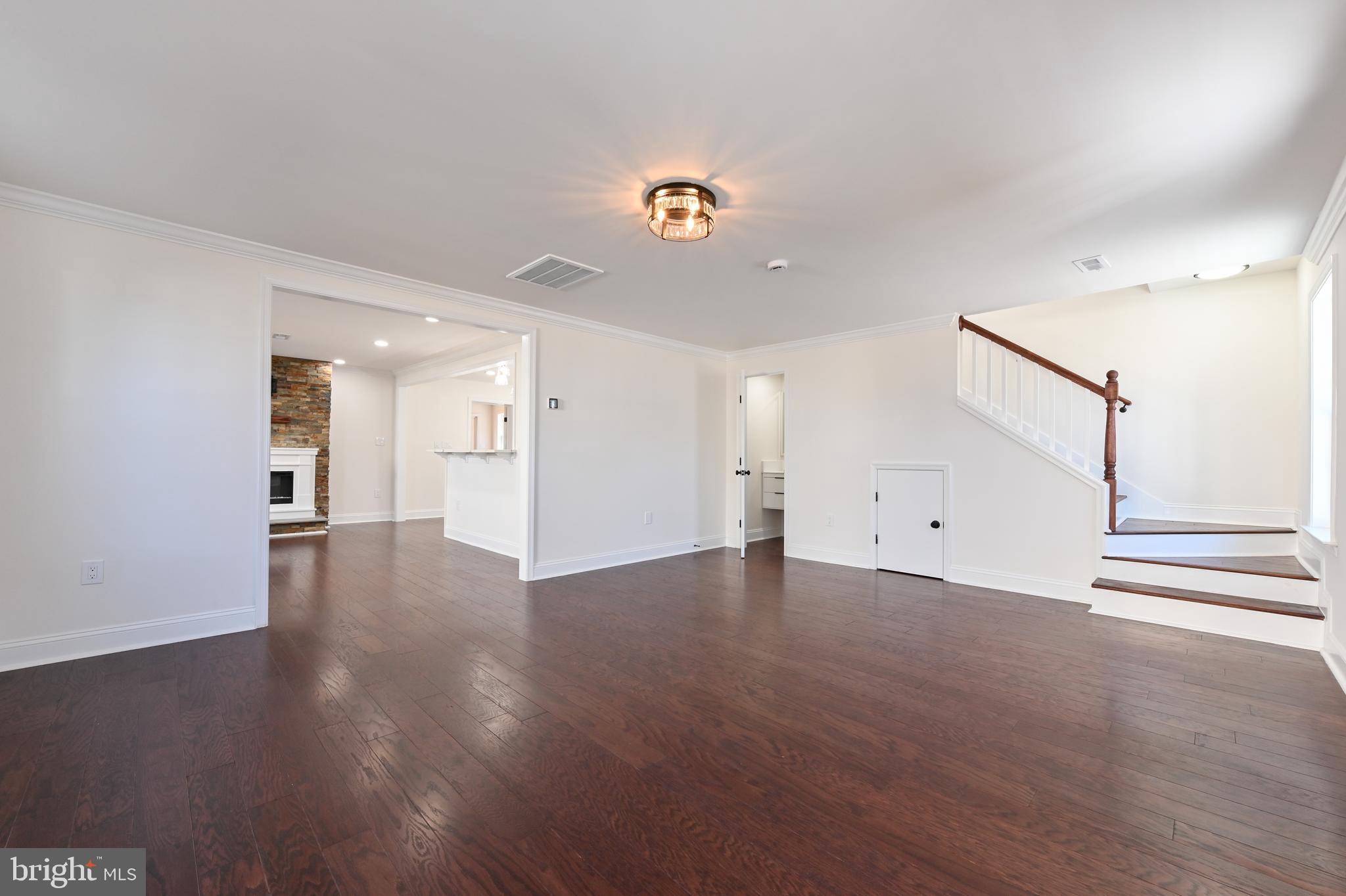 WOODLAND BEACH - Residential